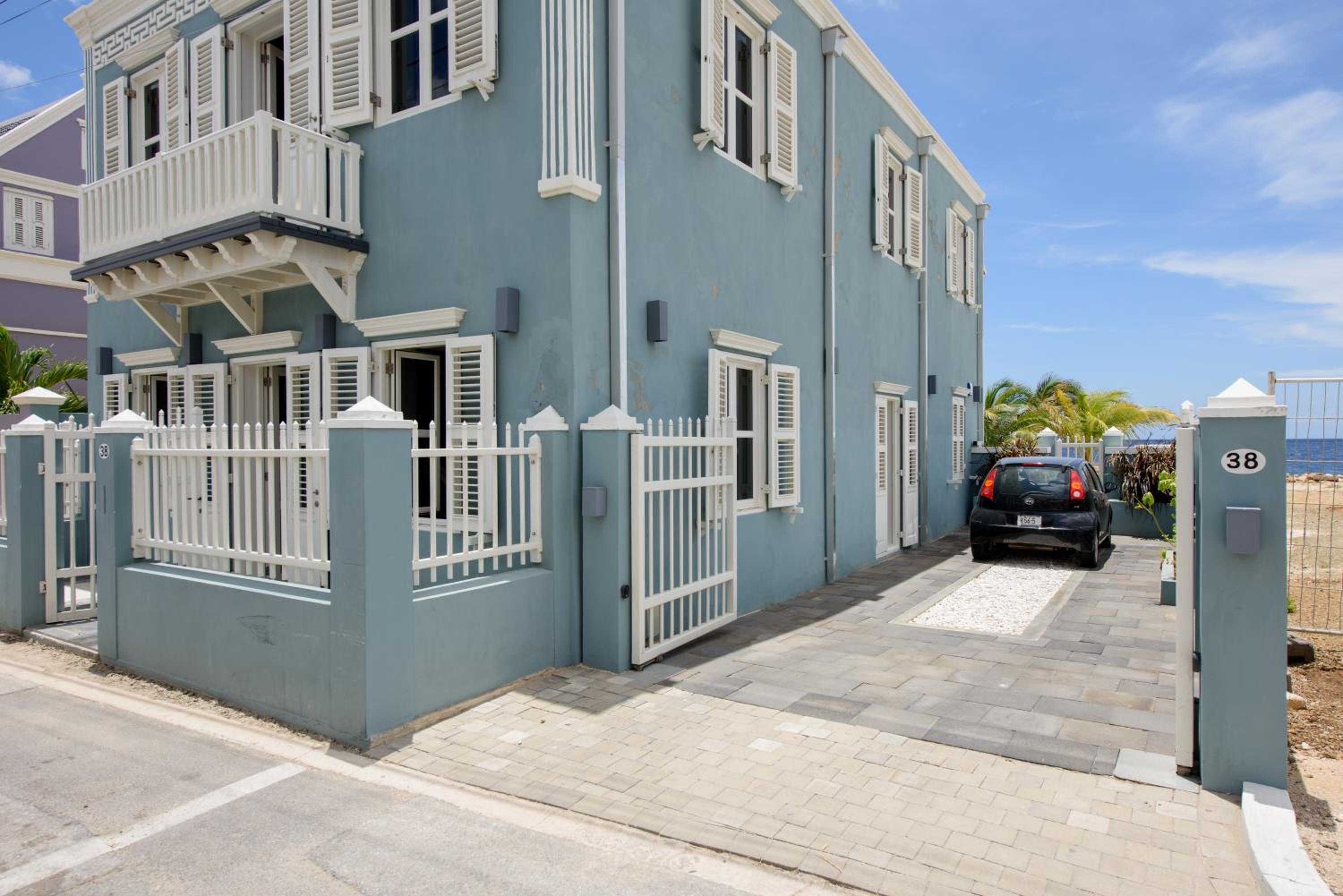 Private Oceanfront luxurious city villa with pool and beach