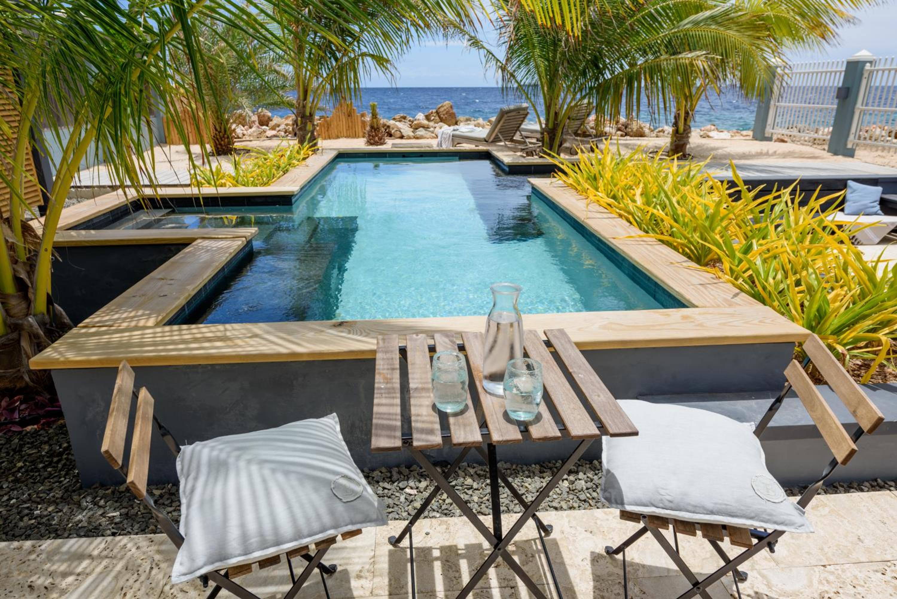 Private Oceanfront luxurious city villa with pool and beach