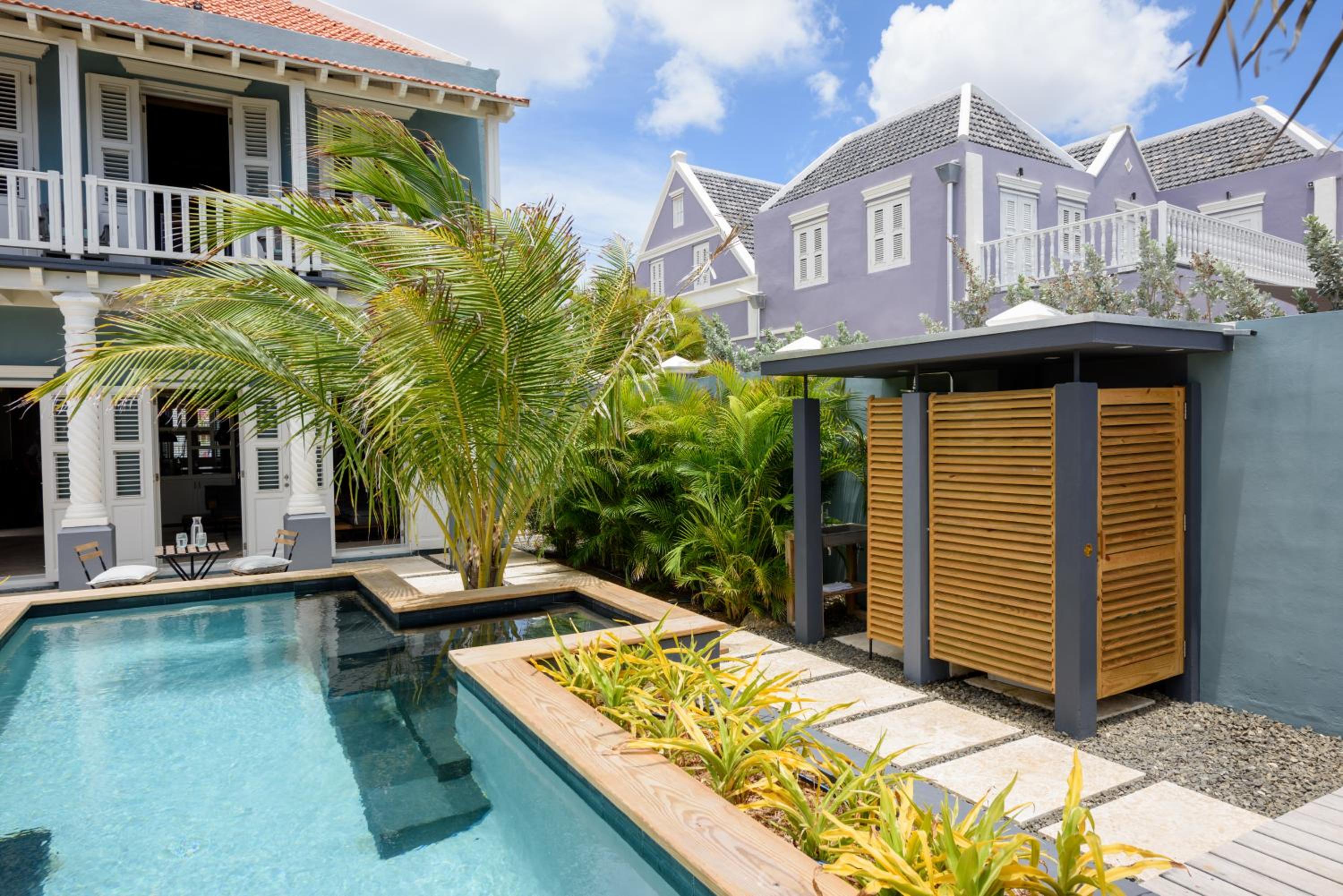 Private Oceanfront luxurious city villa with pool and beach