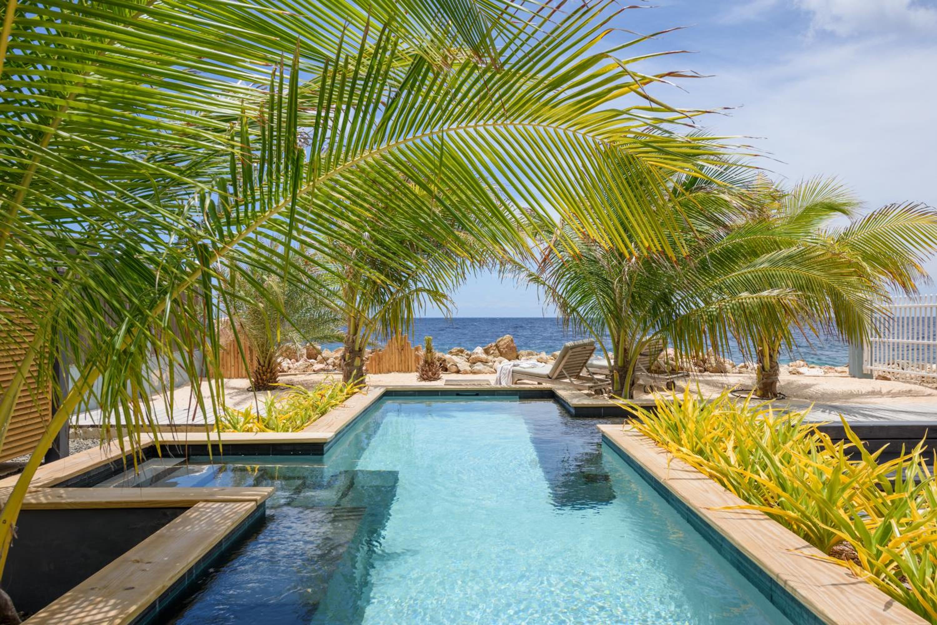 Private Oceanfront luxurious city villa with pool and beach