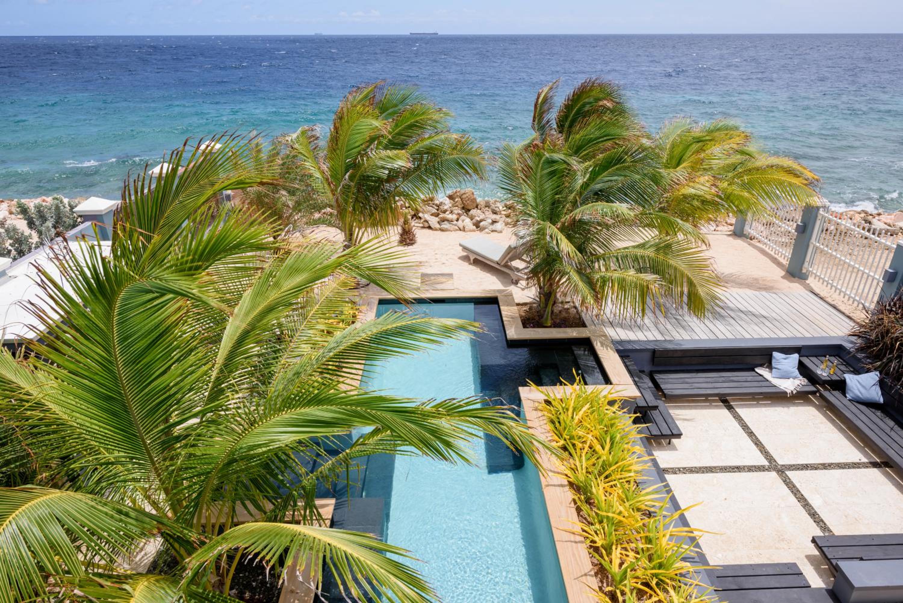 Private Oceanfront luxurious city villa with pool and beach