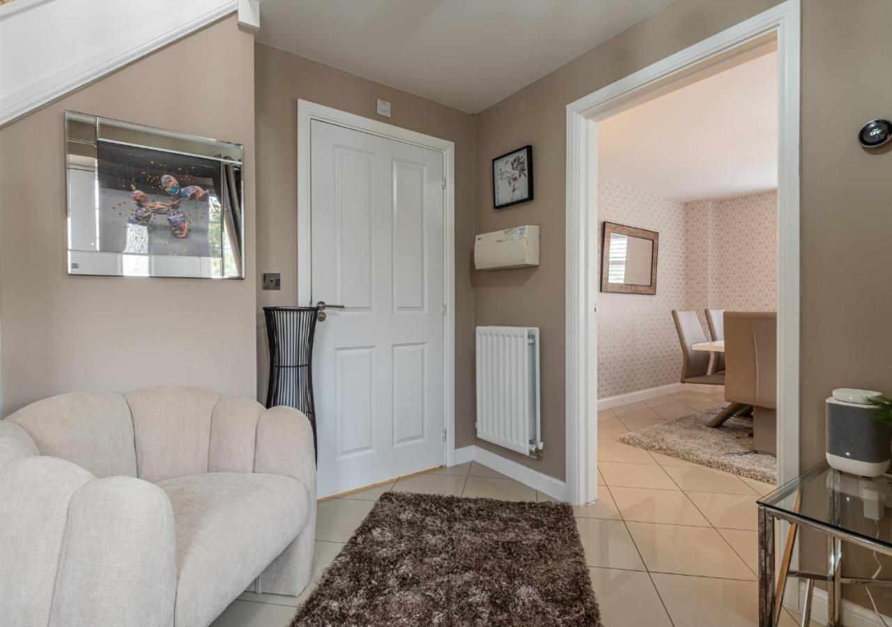 Stunning 4 Bedroom Home in Stratford Upon Avon! view 3