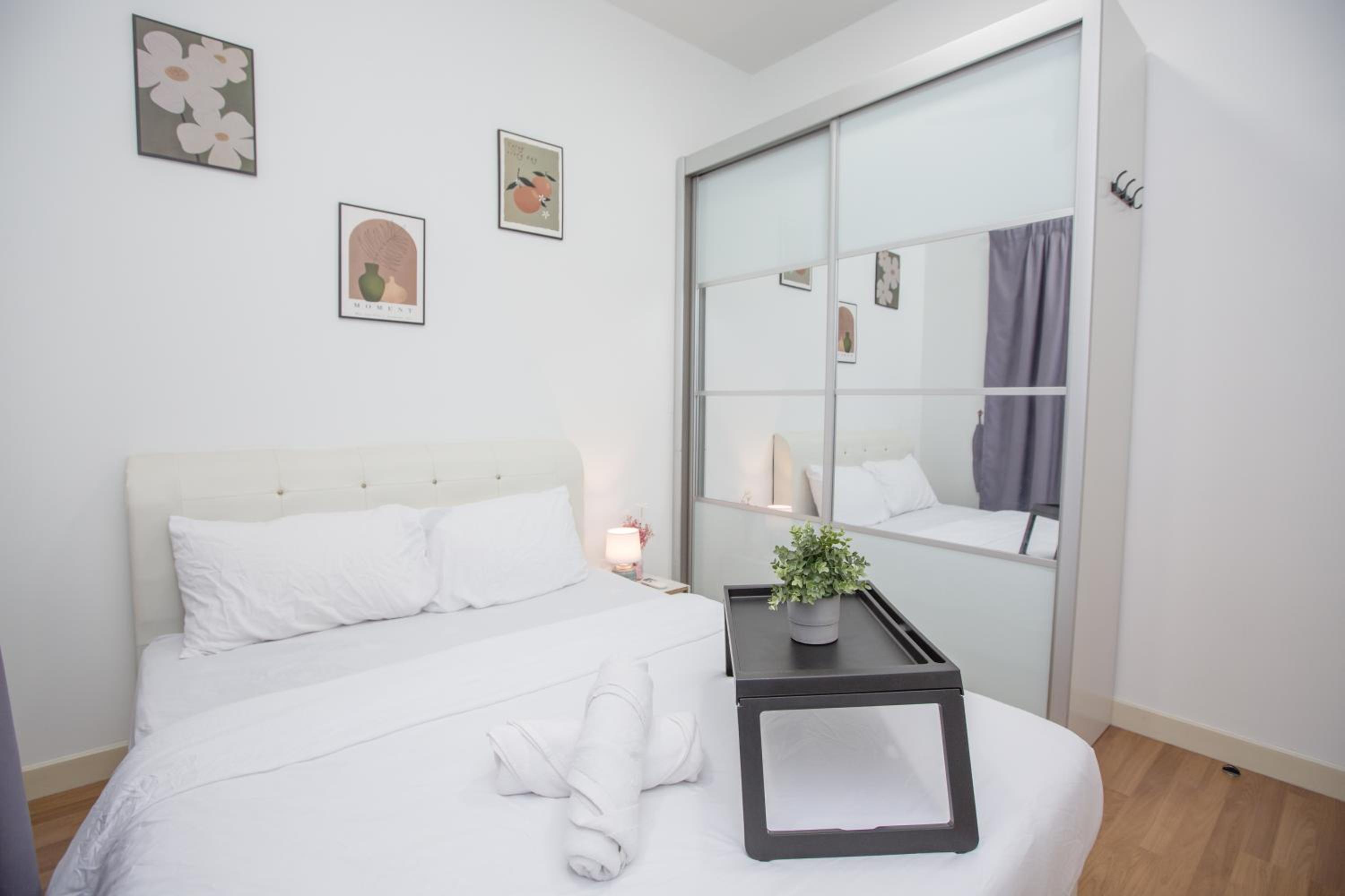 V Residence at Sunway Velocity by MY TRIP & MY STAY