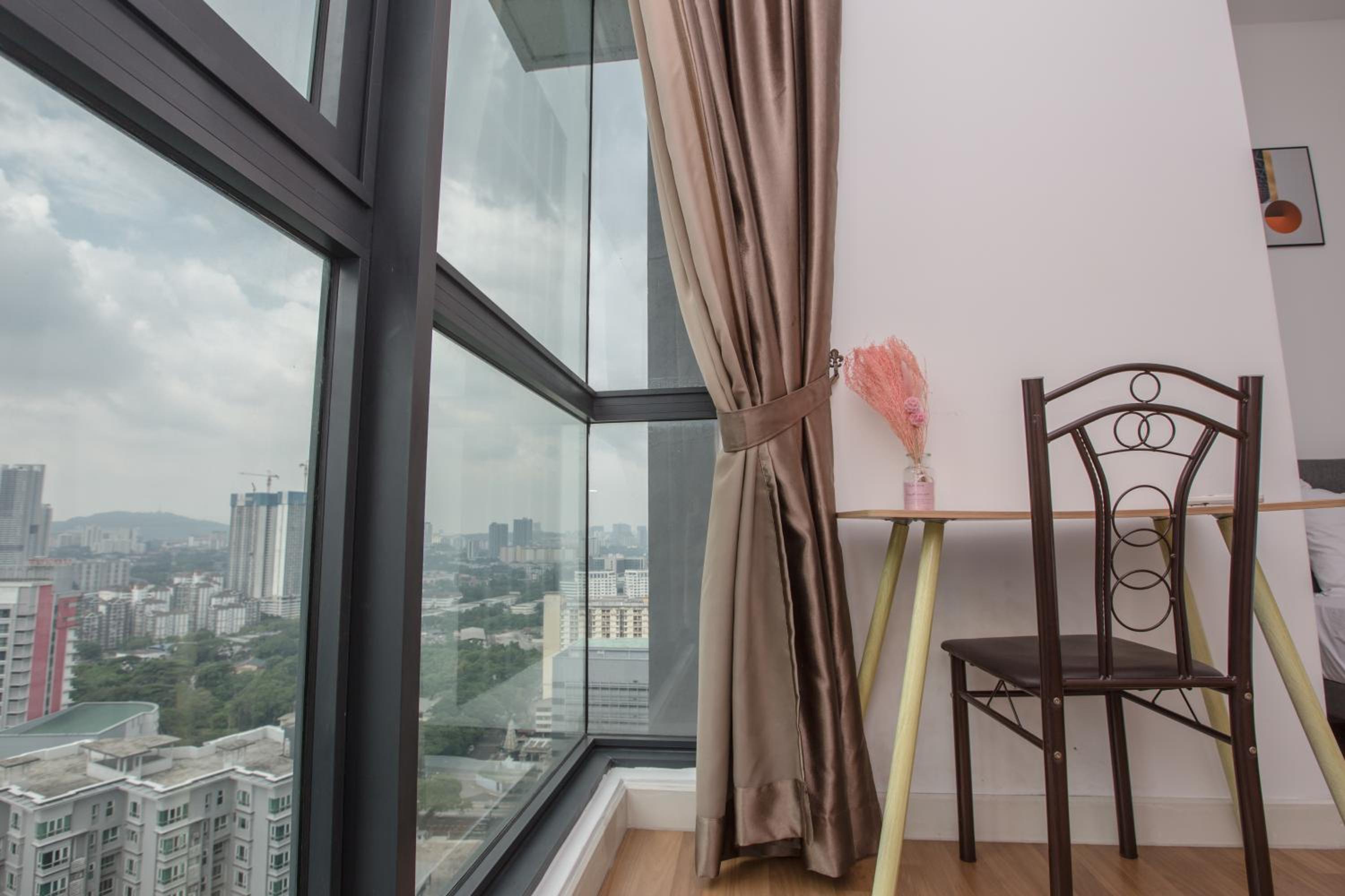 V Residence at Sunway Velocity by MY TRIP & MY STAY