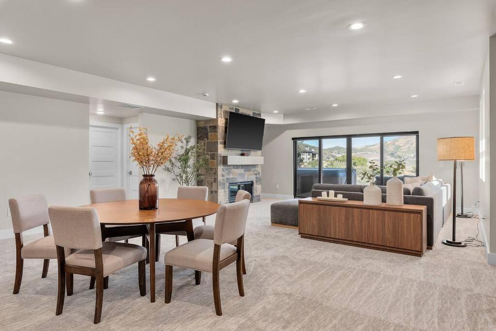 New East Deer Valley, 1 min, 994 New luxury 5br Twin House, Hot Tub, Lake view, Park City 10 min view 2