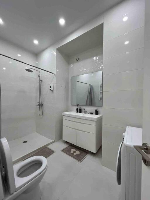 1BR Apartment Near Fabrika & Marjanashvili view 4