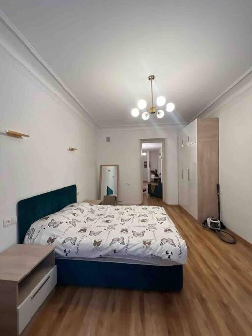 1BR Apartment Near Fabrika & Marjanashvili view 5