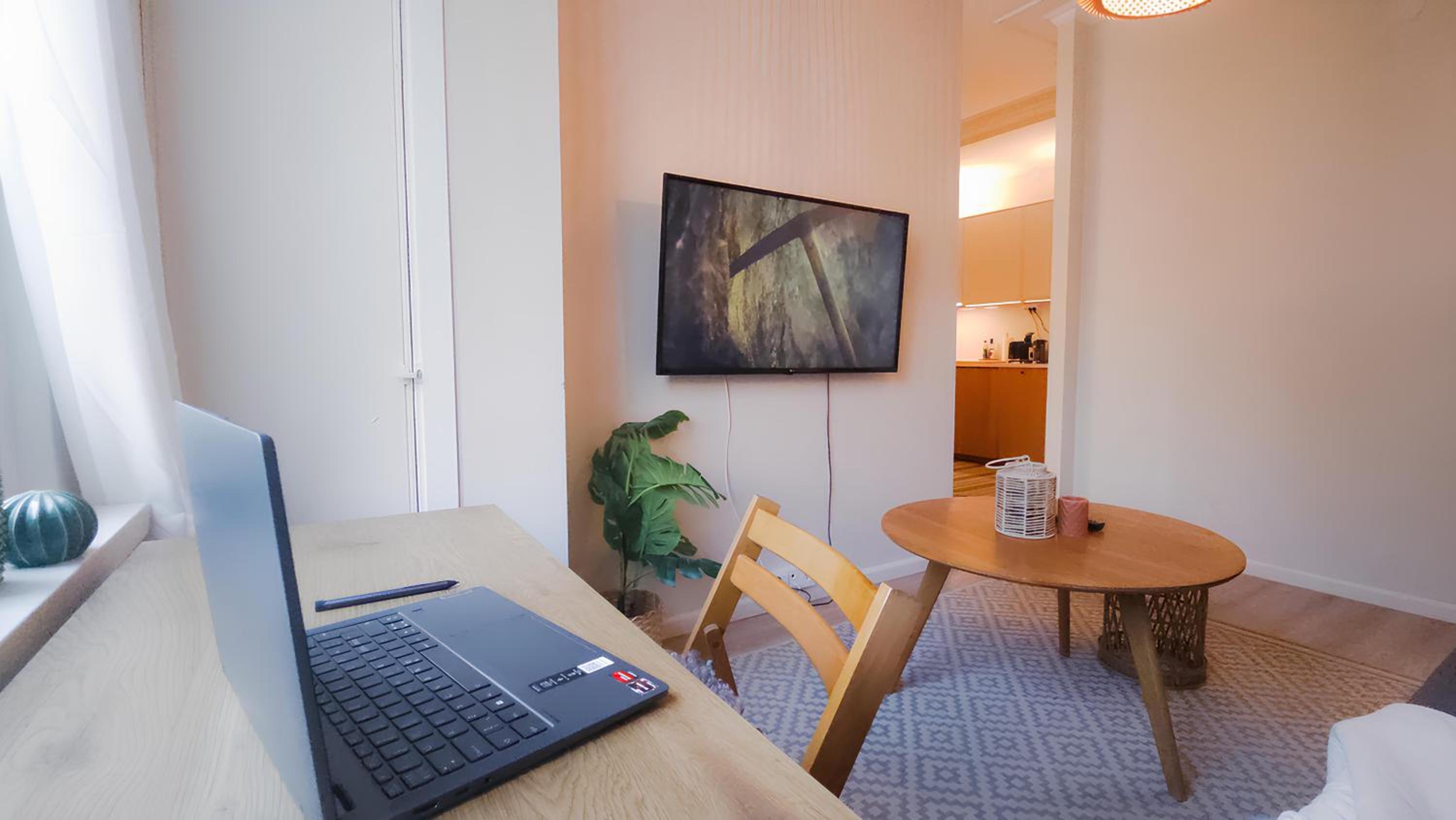 GuestFirst- Modern Boho Charm in Kallio Helsinki Center
