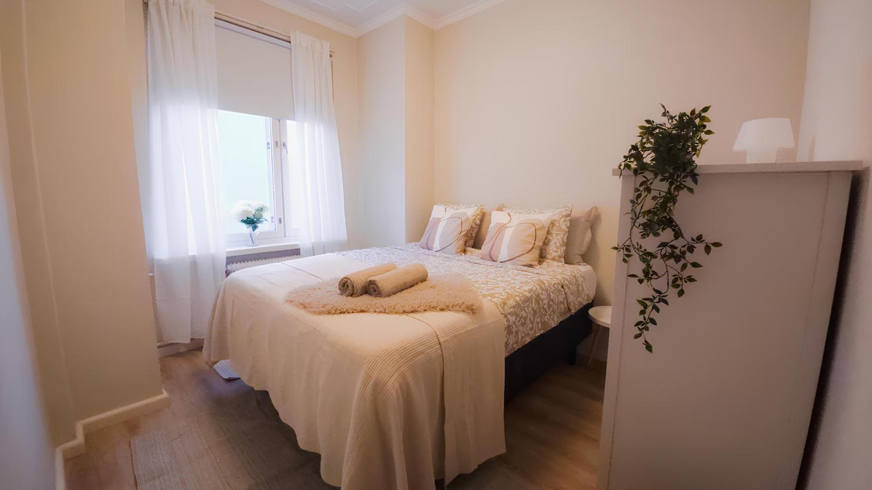 GuestFirst- Modern Boho Charm in Kallio Helsinki Center