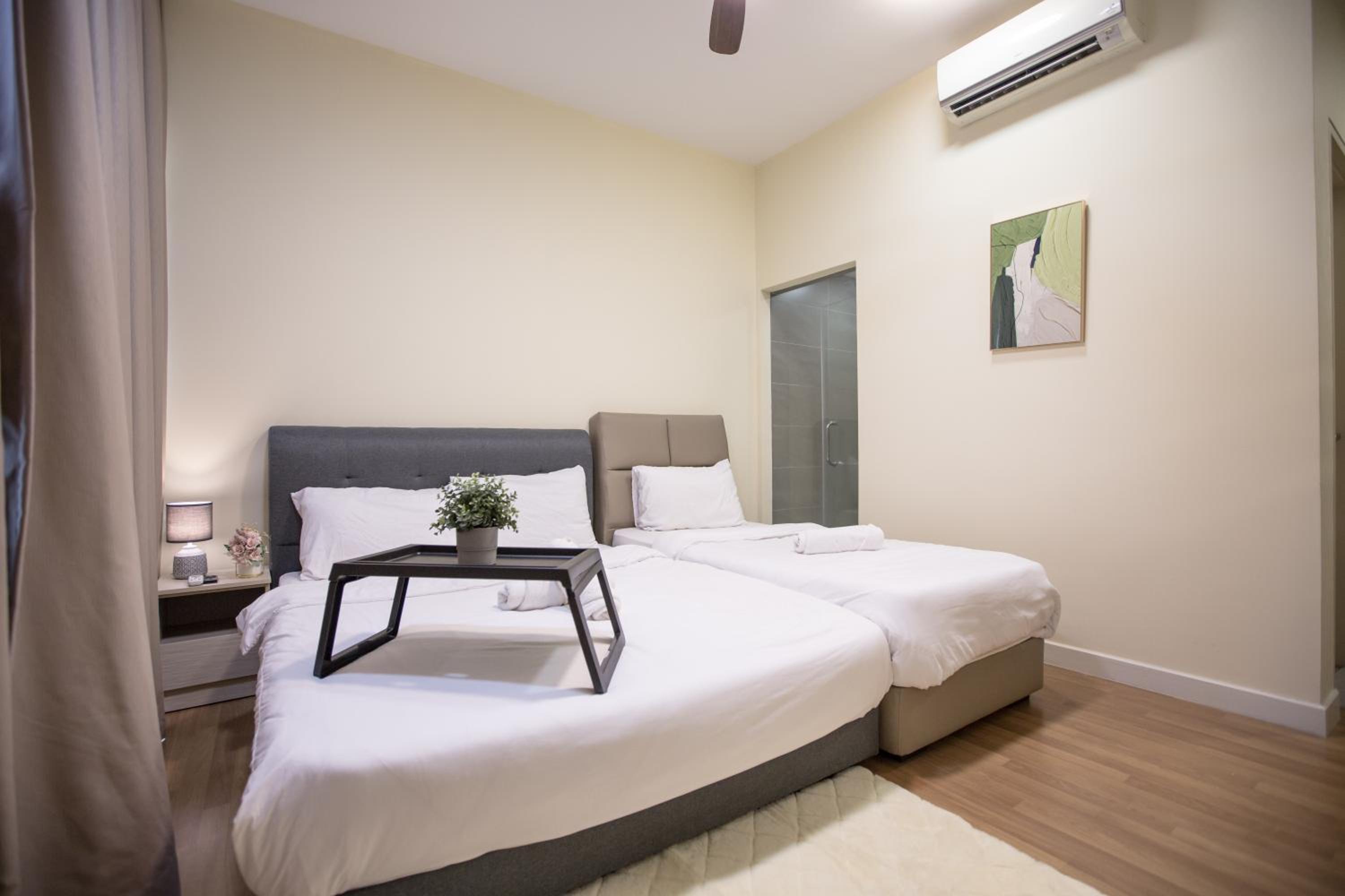 V Residence at Sunway Velocity by MY TRIP & MY STAY