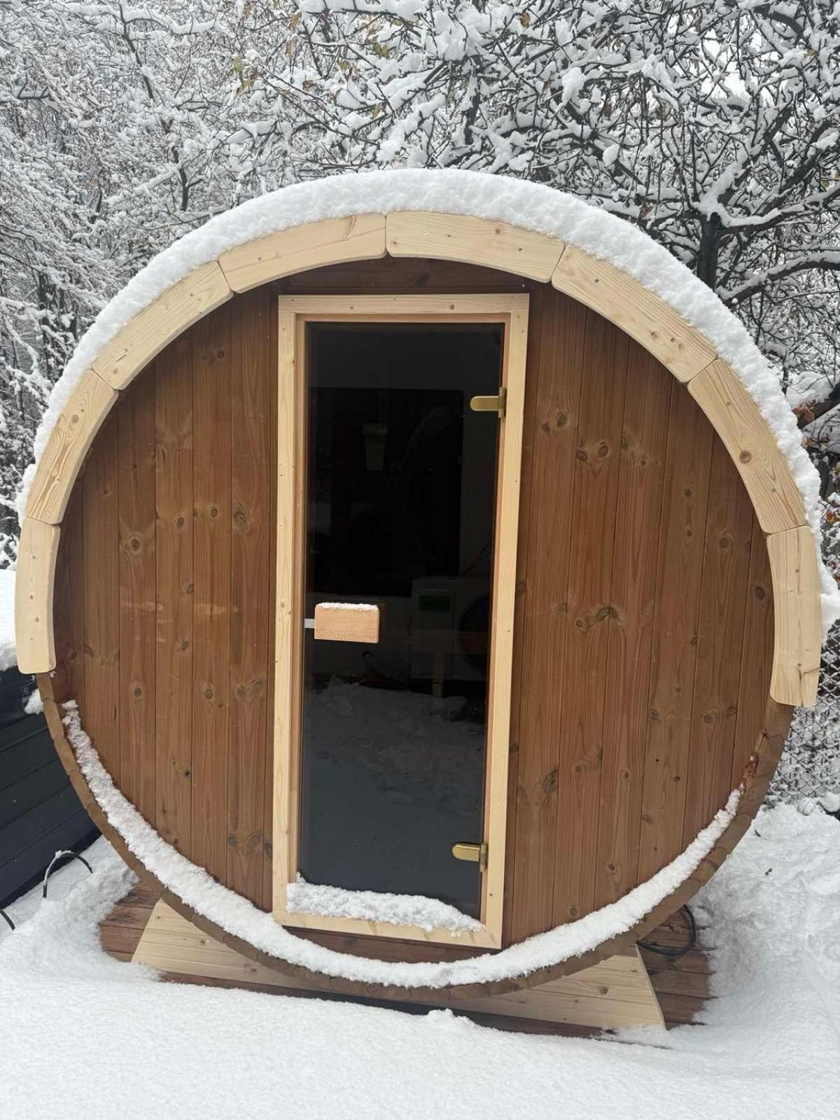 Villa Yarema Mountain Relax with Hot Jacuzzi & Sauna by BookVillaBG