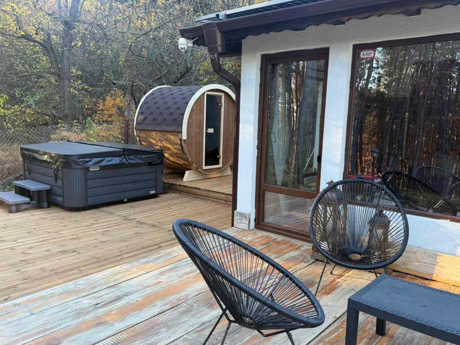 Villa Yarema Mountain Relax with Hot Jacuzzi & Sauna by BookVillaBG