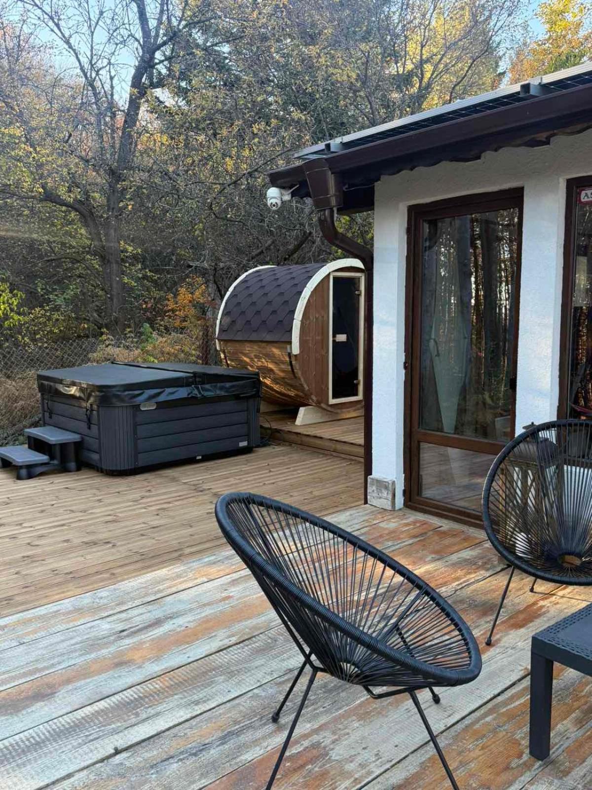 Villa Yarema Mountain Relax with Hot Jacuzzi & Sauna by BookVillaBG