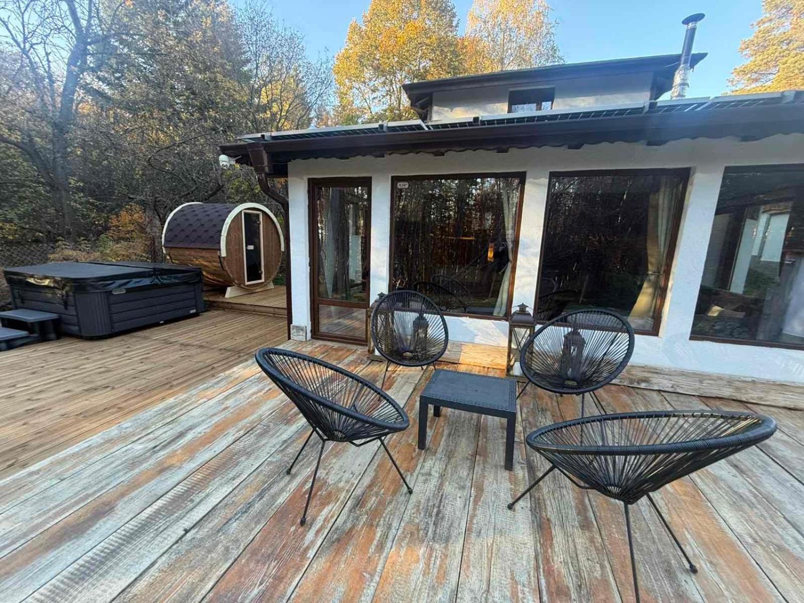 Villa Yarema Mountain Relax with Hot Jacuzzi & Sauna by BookVillaBG