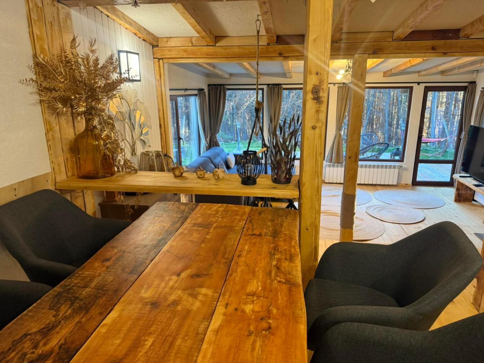 Villa Yarema Mountain Relax with Hot Jacuzzi & Sauna by BookVillaBG