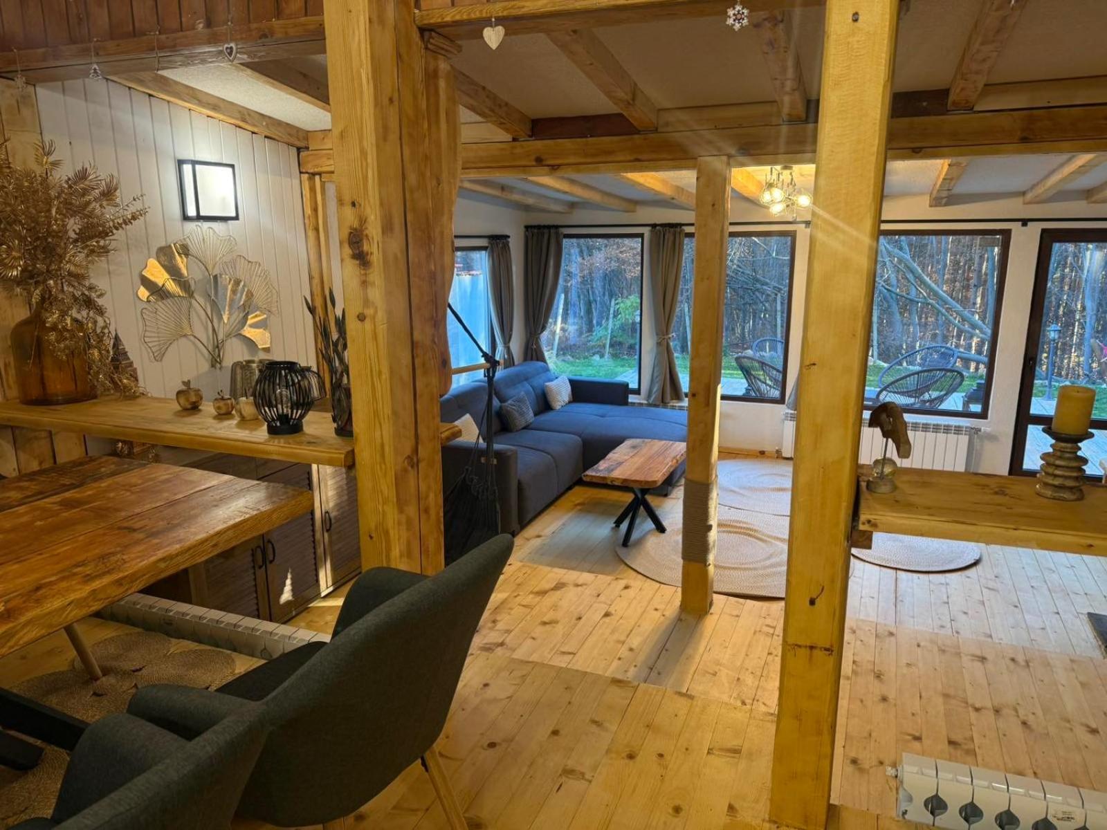 Villa Yarema Mountain Relax with Hot Jacuzzi & Sauna by BookVillaBG