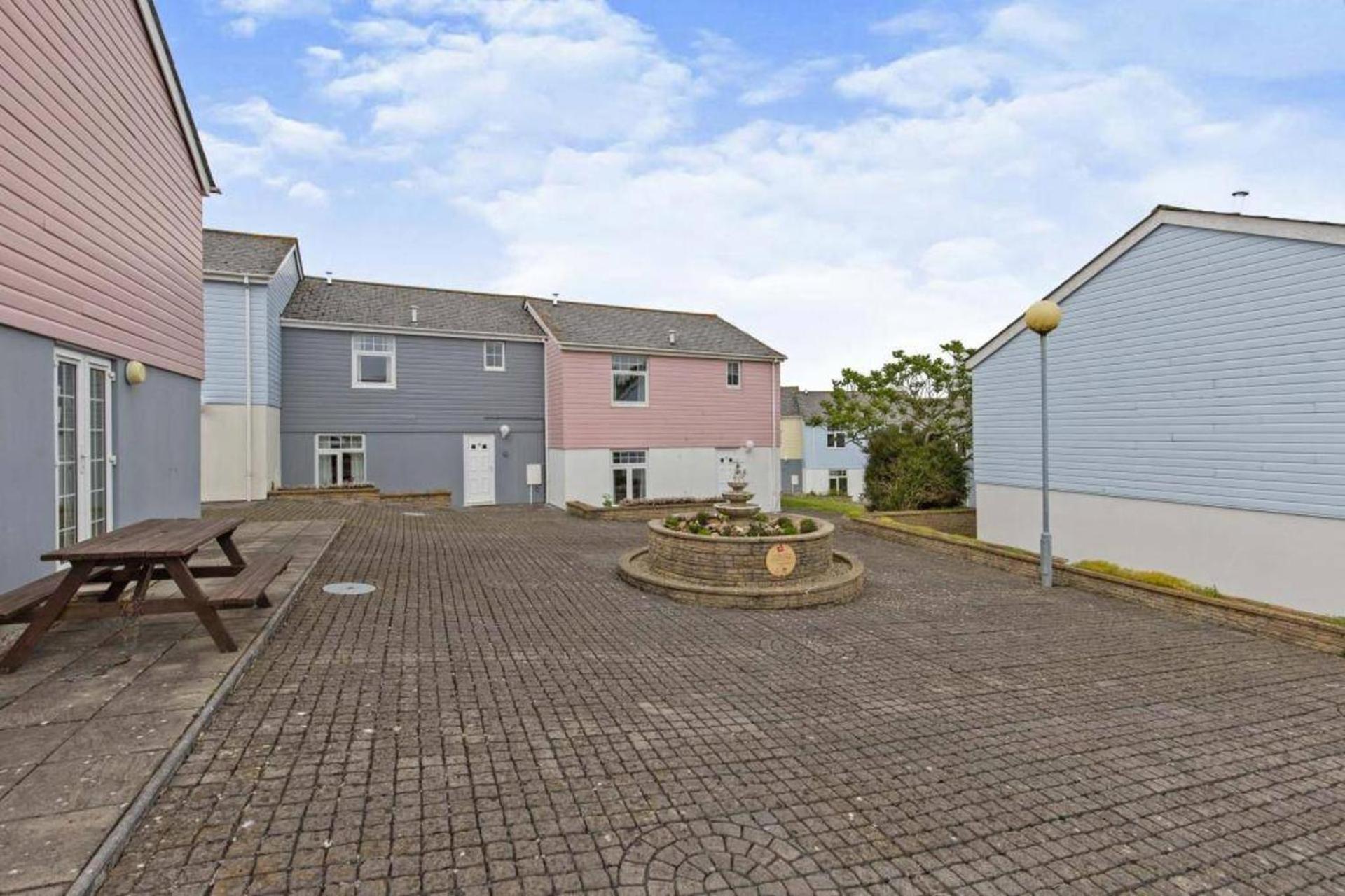 Atlantic Lodge 4-Beds Sleeps 10 Pool & Pets Ok view 5