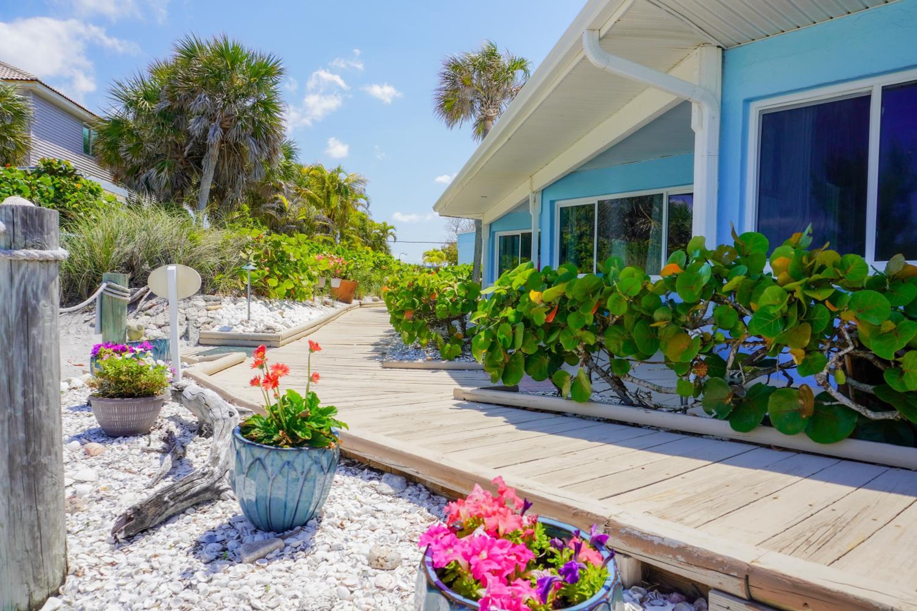 The Pearl Beach Inn