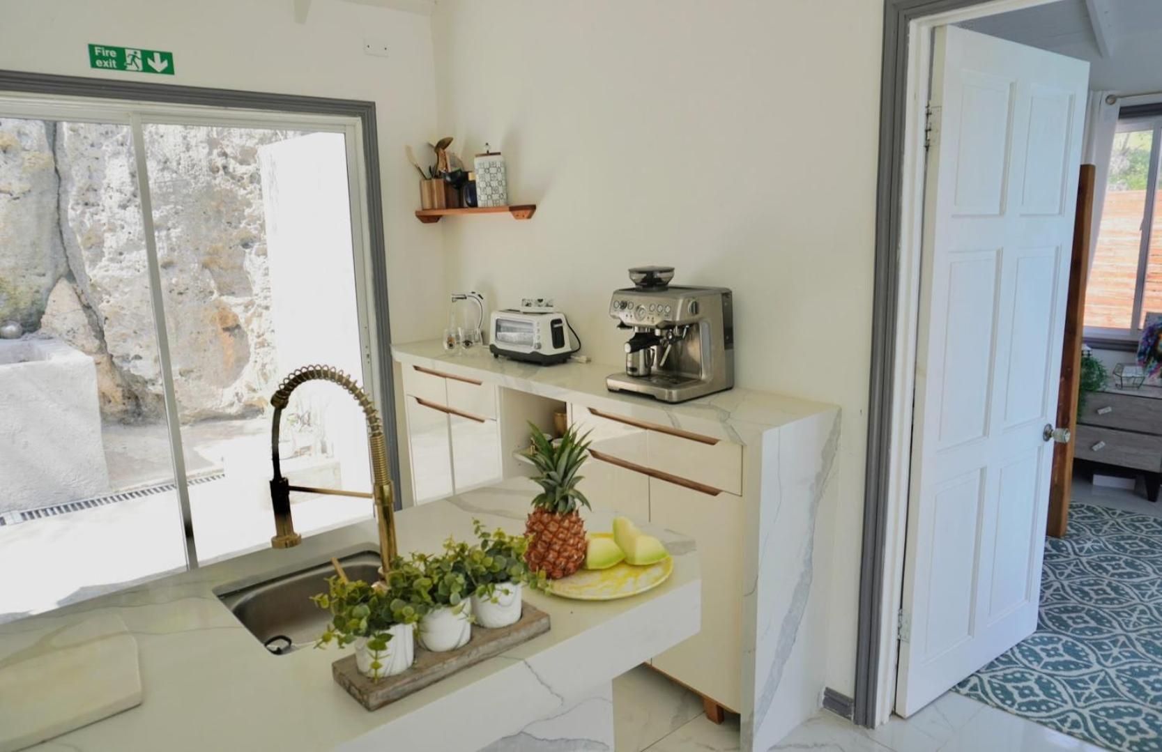 Stunning 3 Bed Villa with Coastline Views and 2 Swimming Pools view 4