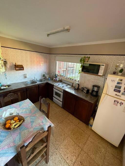Amplio chalet con parque en barrio Constitución