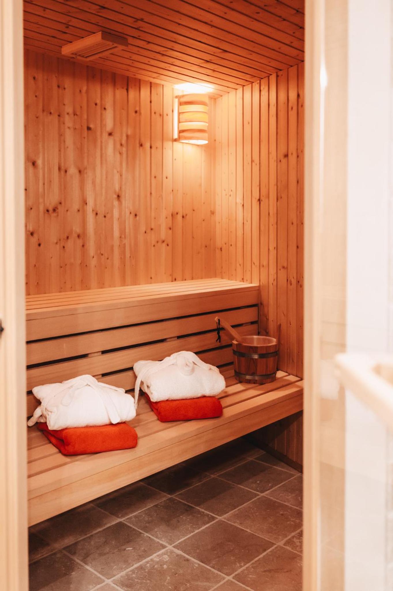 Hiidhüüs Wenningstedt unter Reet mit Sauna