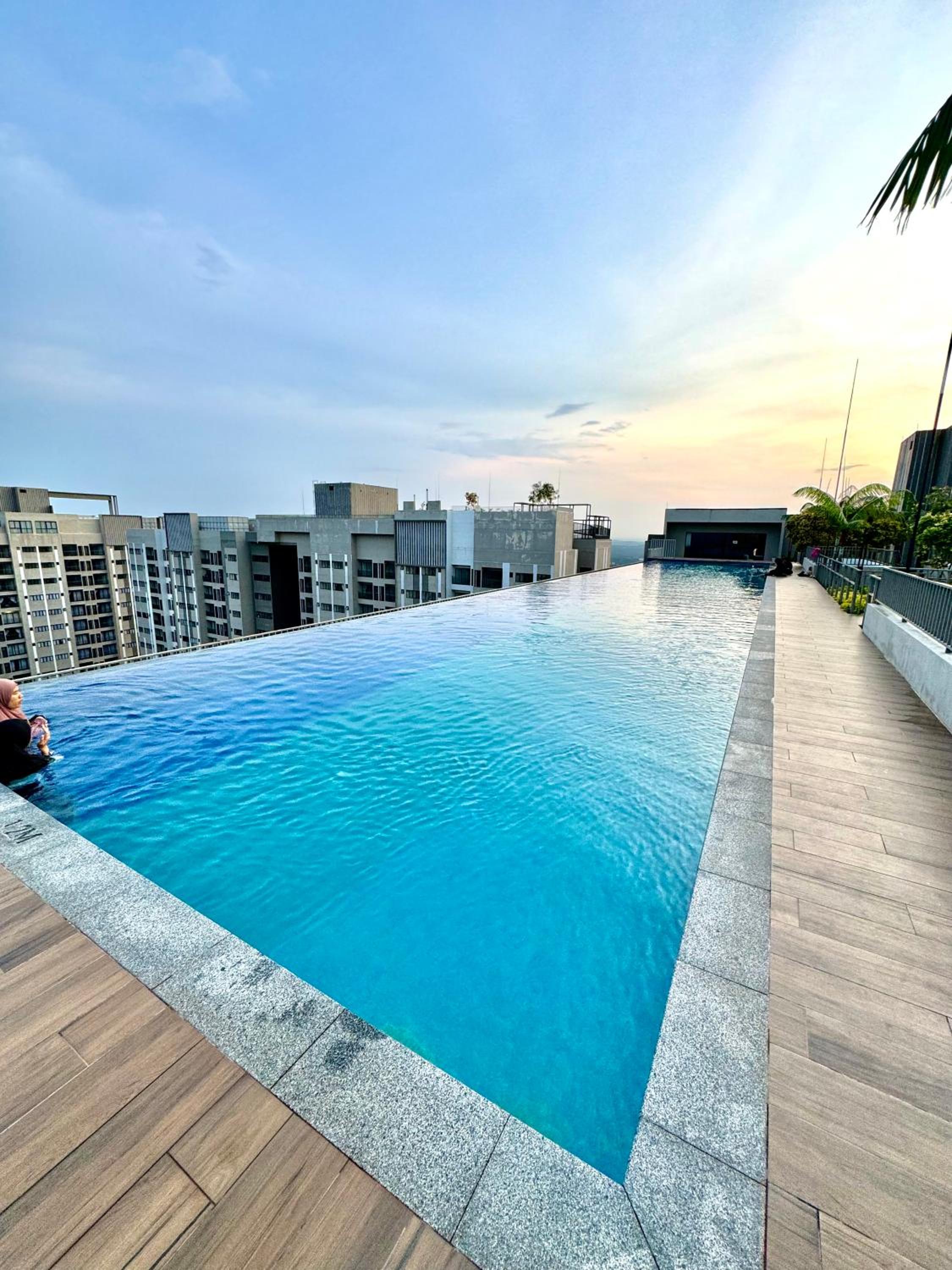 Youth City Pool View Near Airport Aeon USIM INTI photo 6