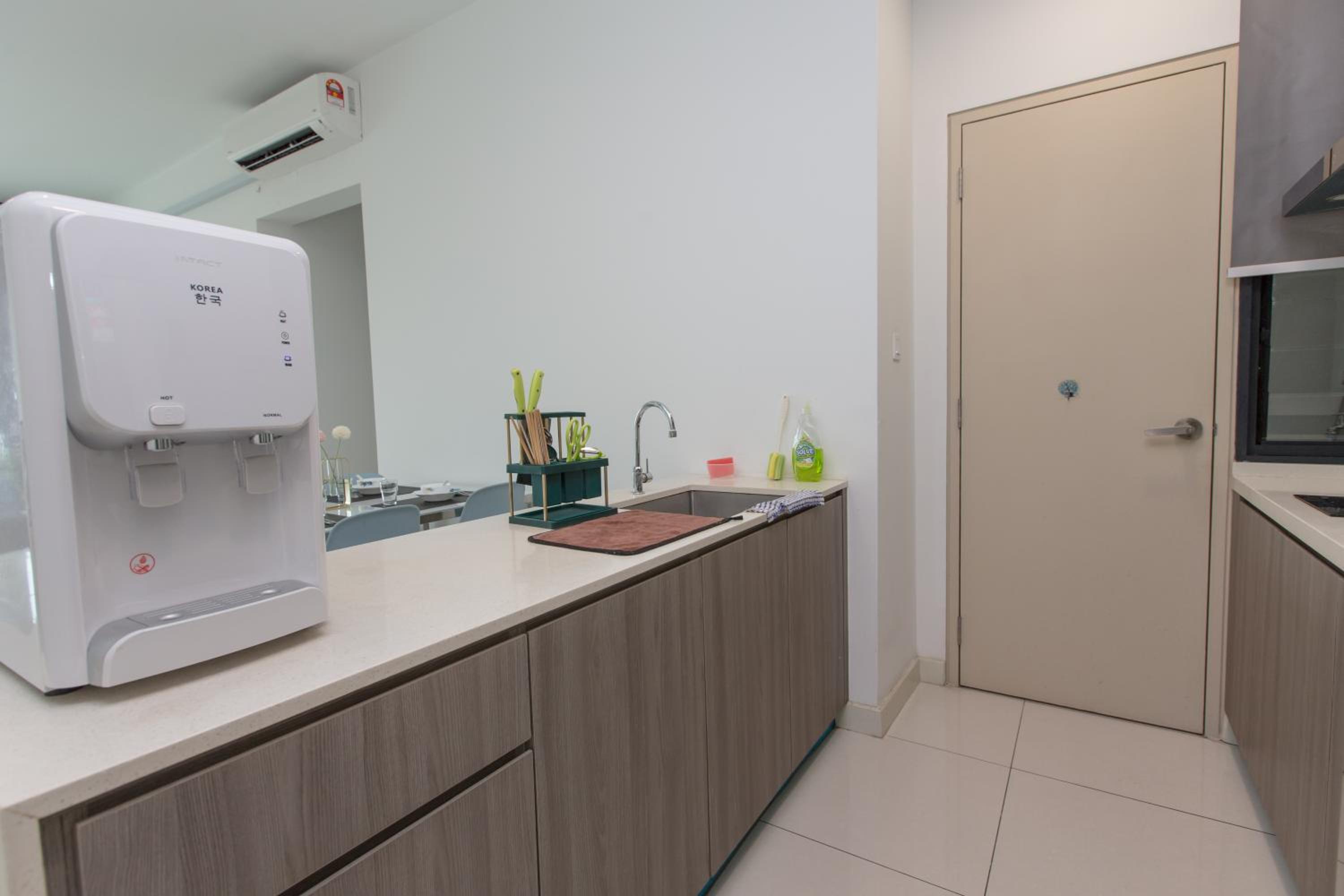 V Residence at Sunway Velocity by MY TRIP & MY STAY