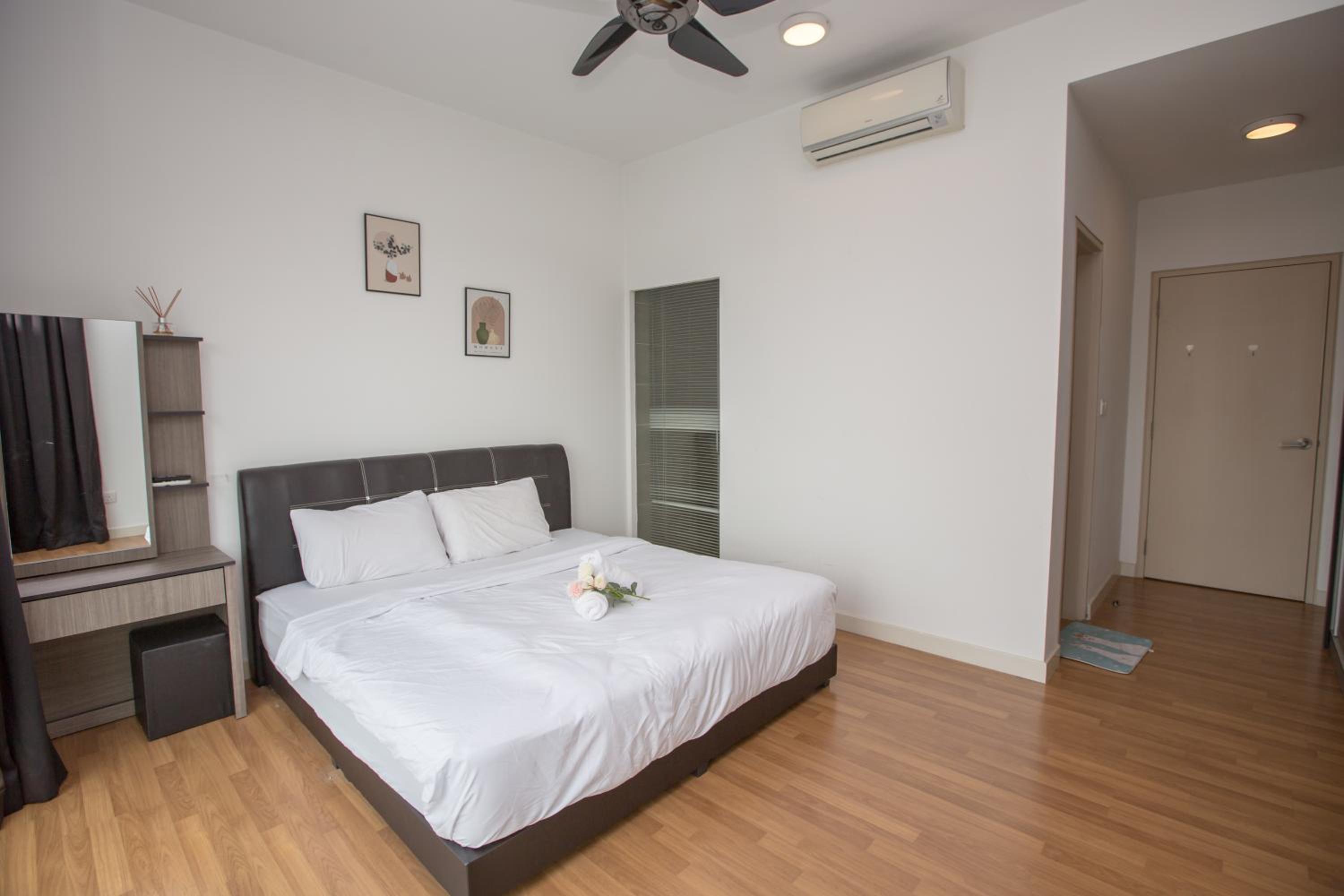 V Residence at Sunway Velocity by MY TRIP & MY STAY