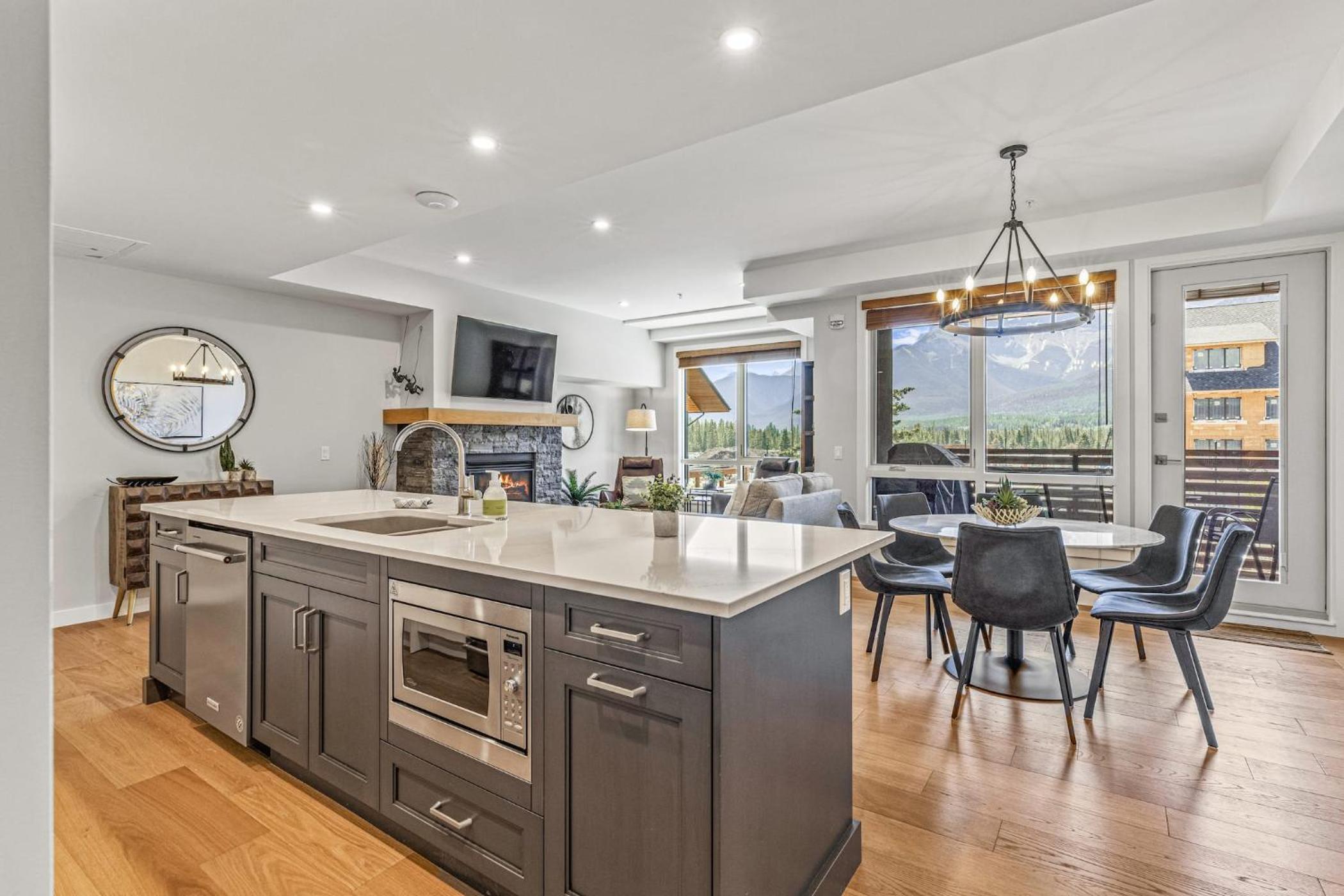 Elevated Mountain Living 2BD Spring Creek Unit