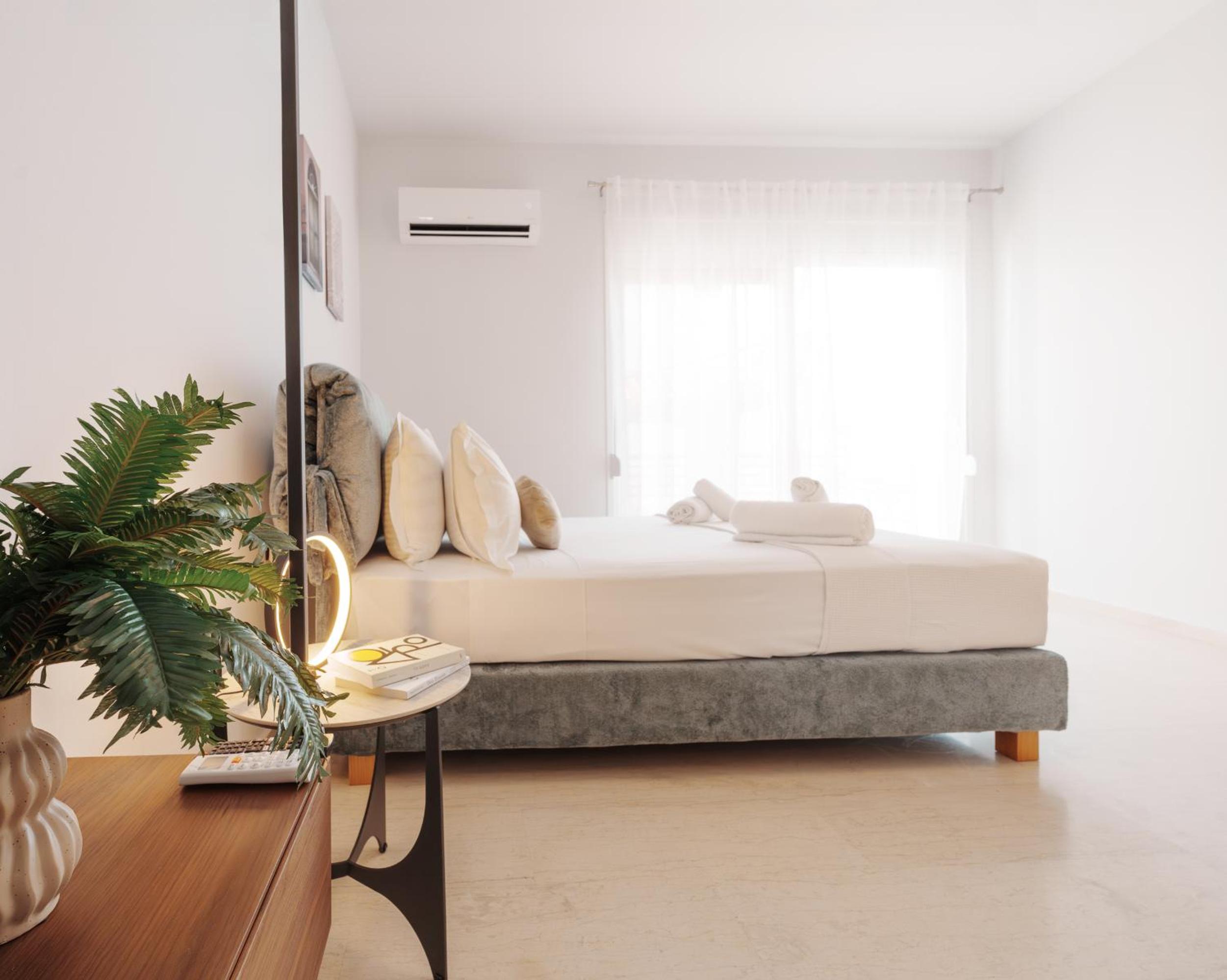 Libyan Sea Classic Suite Seafront Balcony King Bed photo 5