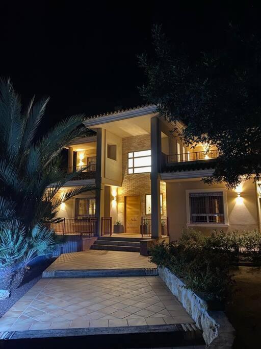 Totally Private Lux Boutique Villa Sleeps 11 view 4