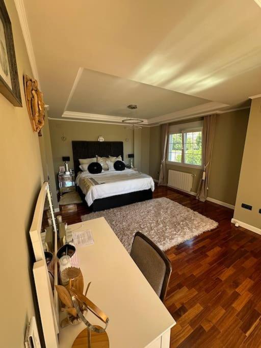 Totally Private Lux Boutique Villa Sleeps 11 view 5