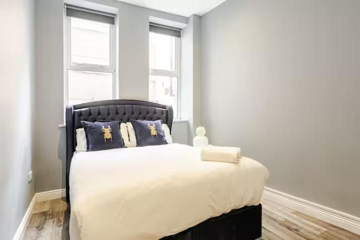 Best Location! Modern Apartment in Heart of City!