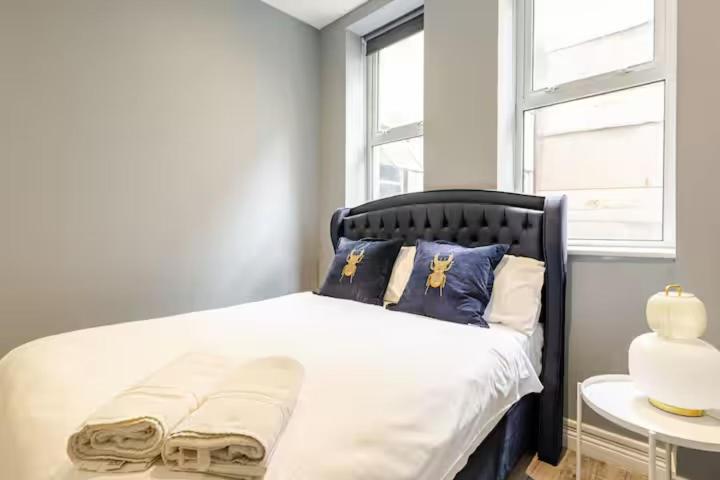 Best Location! Modern Apartment in Heart of City!