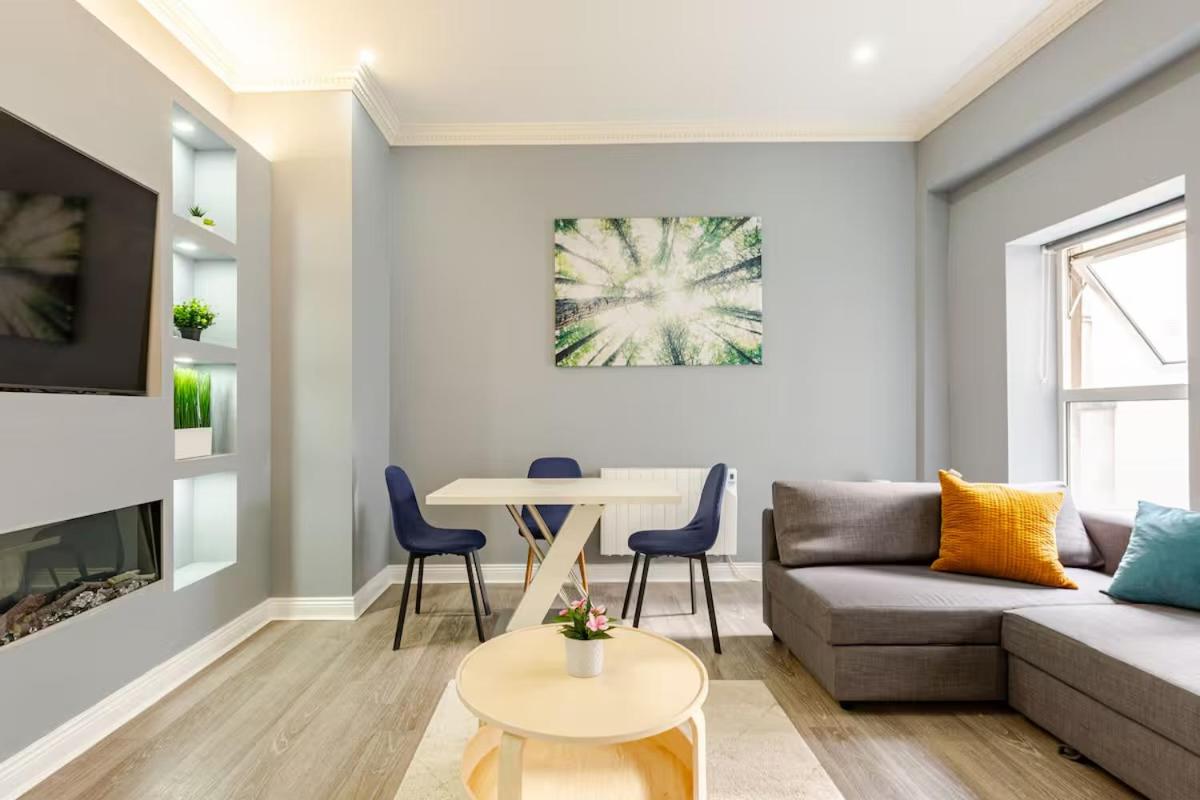 Best Location! Modern Apartment in Heart of City!