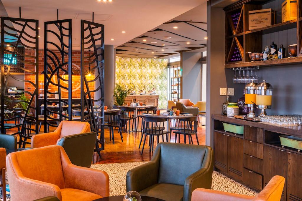 Soak up canal views, Walk to V&A Waterfront and CTICC view 5