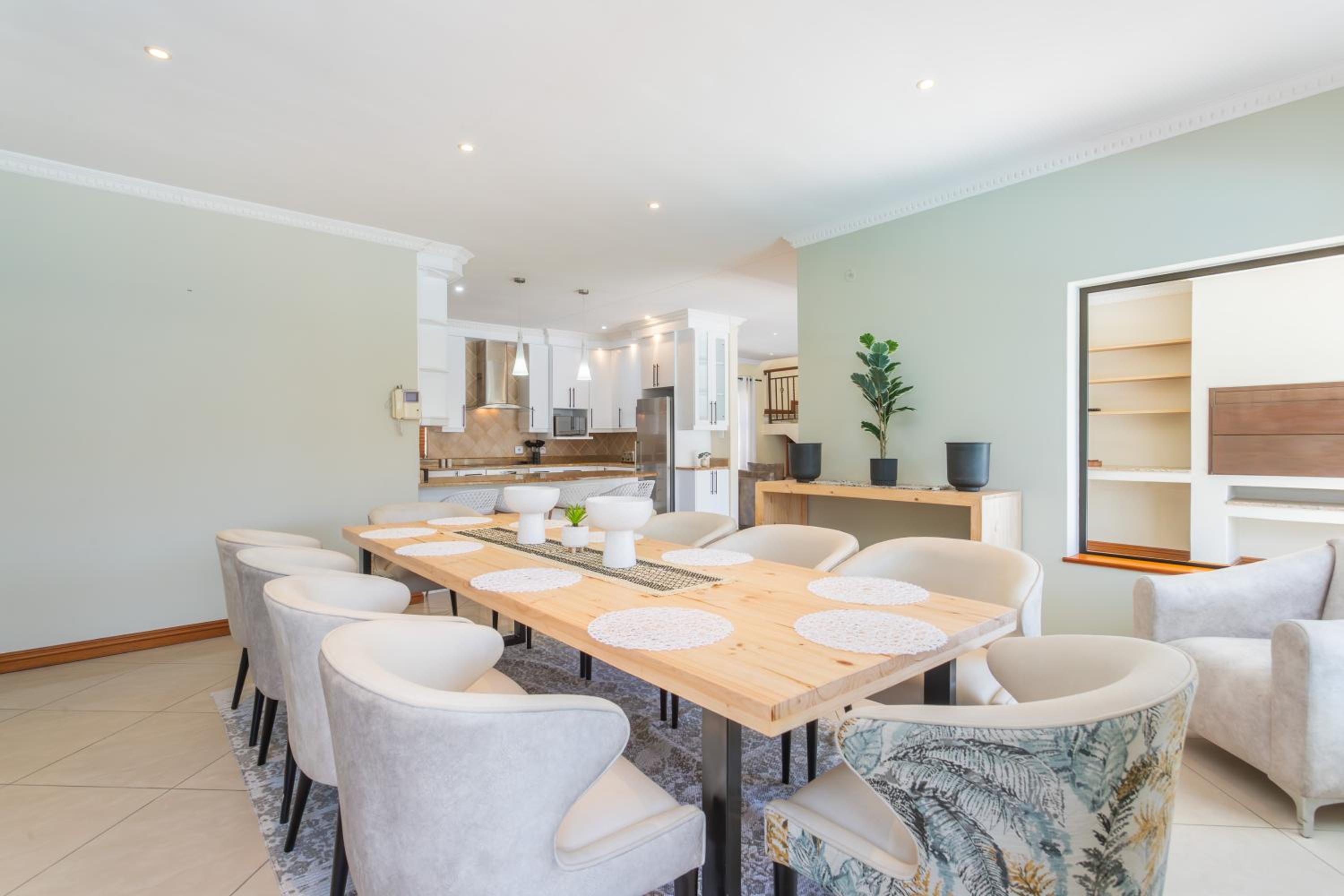 Luxury 5 Bedroom Villa with Heated Pool and Inverter in Blouberg view 3