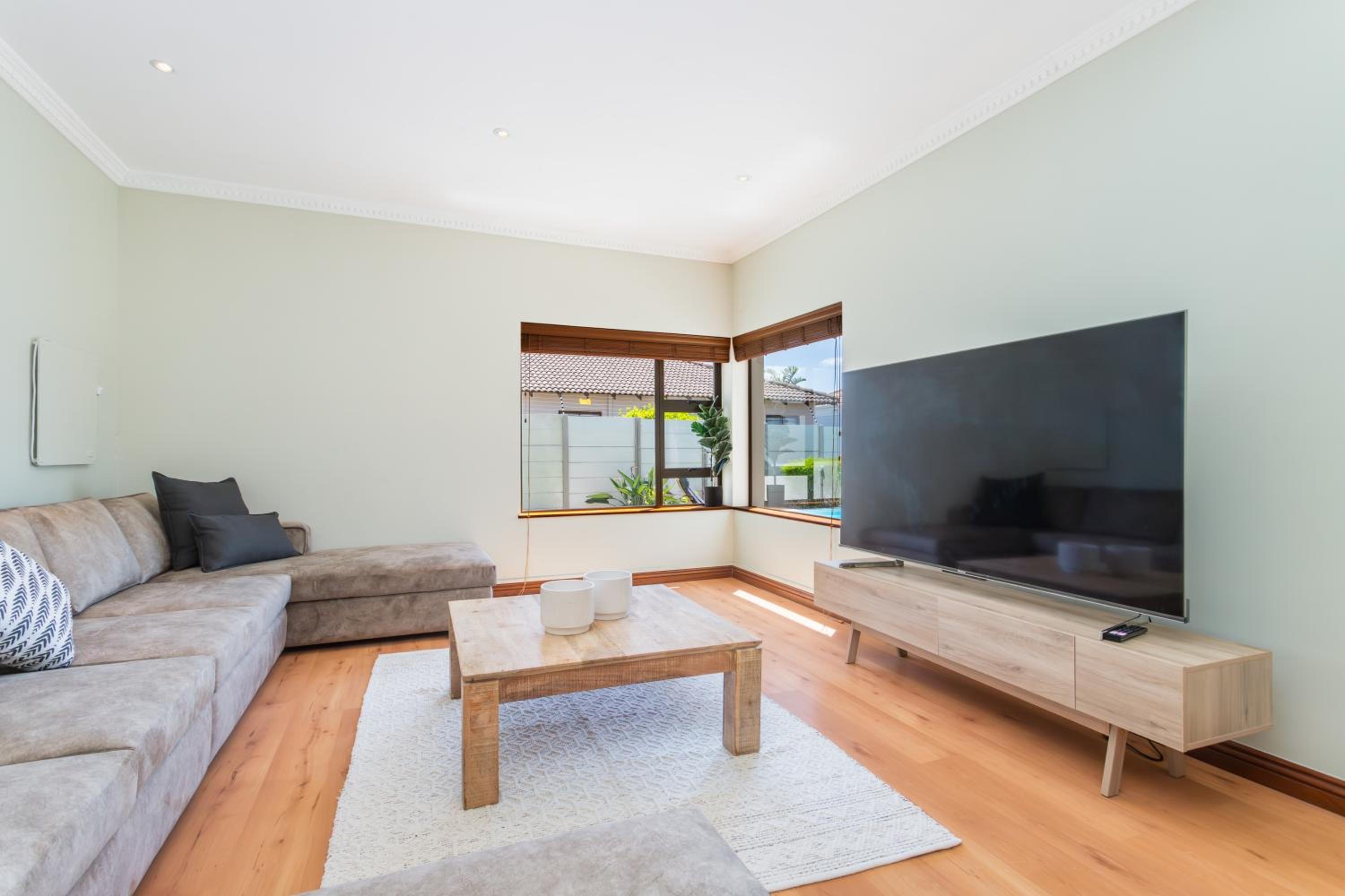 Luxury 5 Bedroom Villa with Heated Pool and Inverter in Blouberg view 4