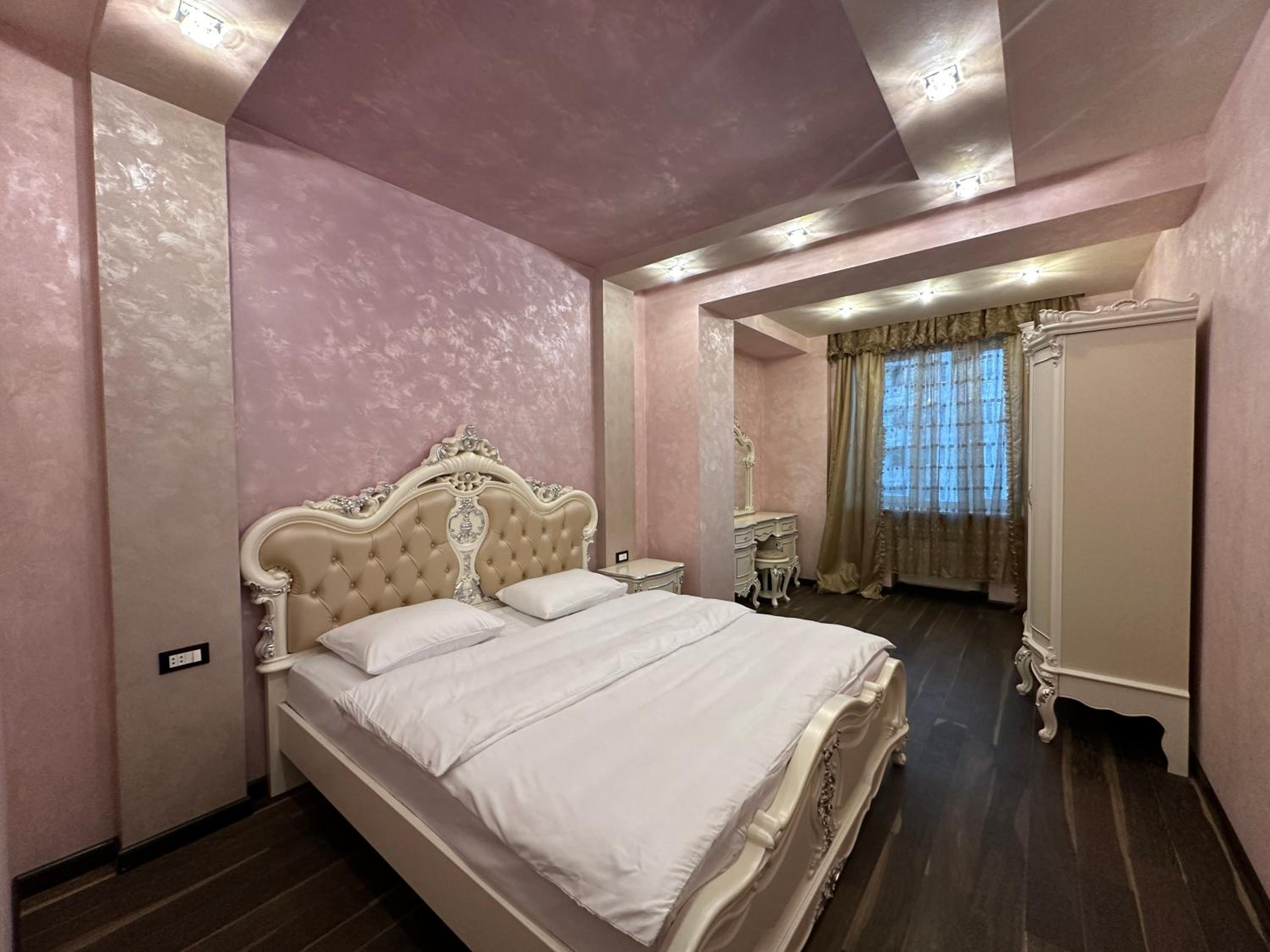 Northern Avenue 2 bedroom Luxury apartment HH777