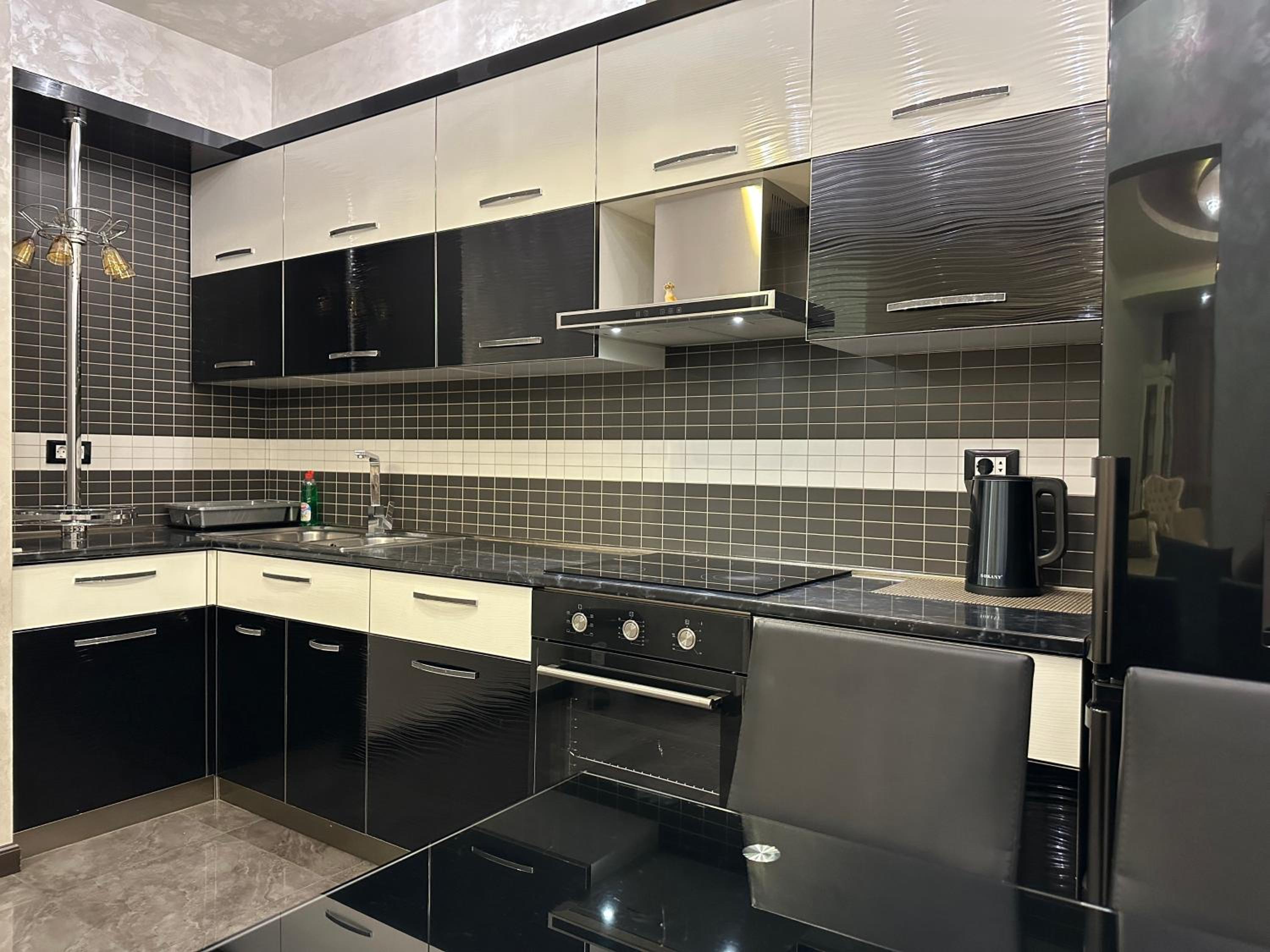 Northern Avenue 2 bedroom Luxury apartment HH777