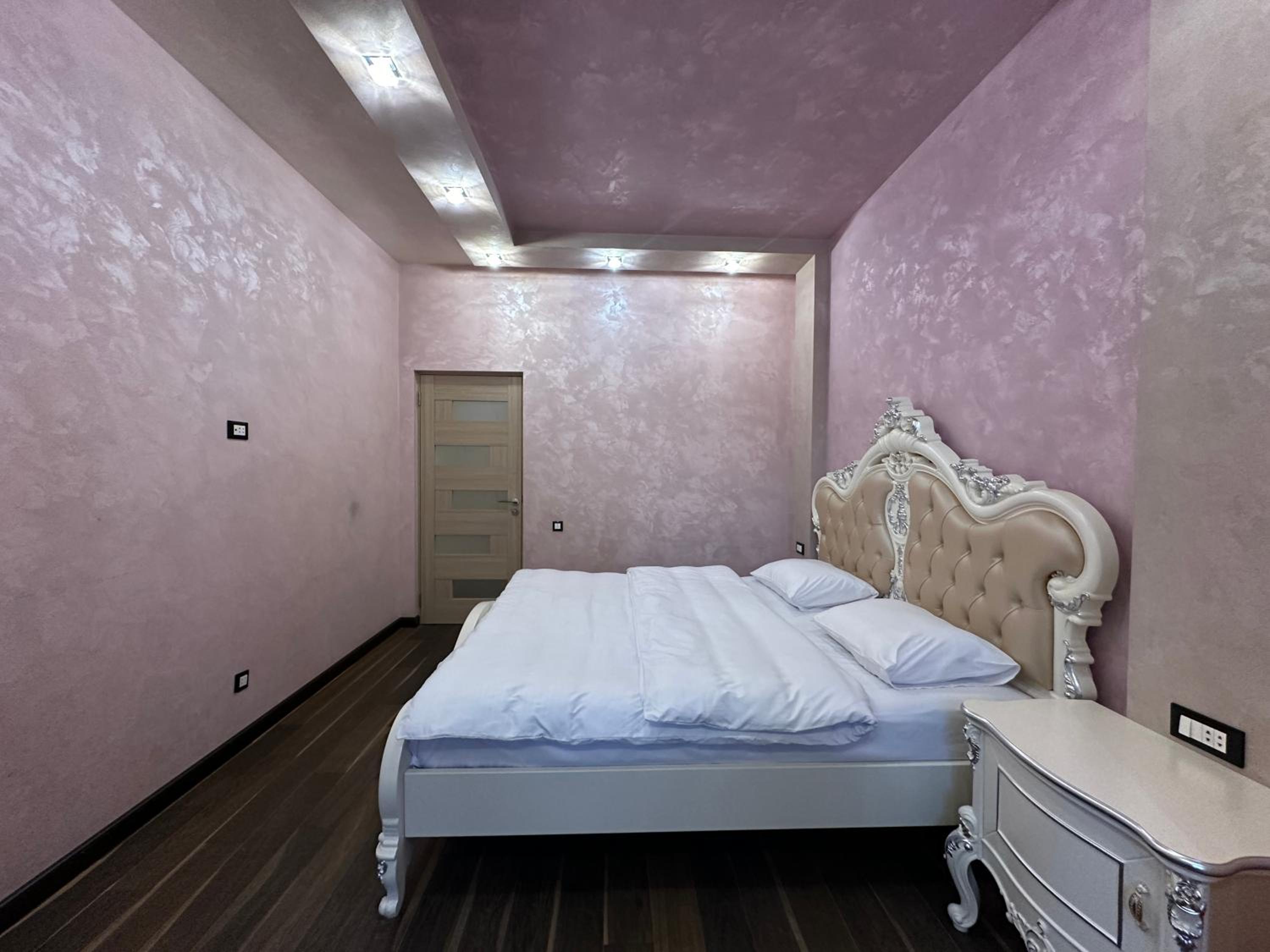 Northern Avenue 2 bedroom Luxury apartment HH777