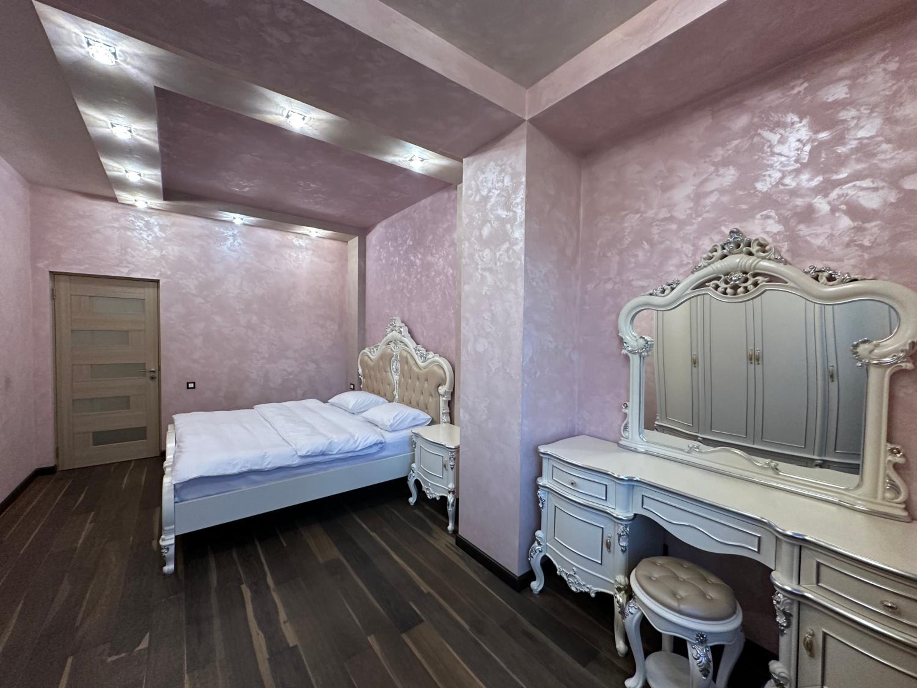 Northern Avenue 2 bedroom Luxury apartment HH777