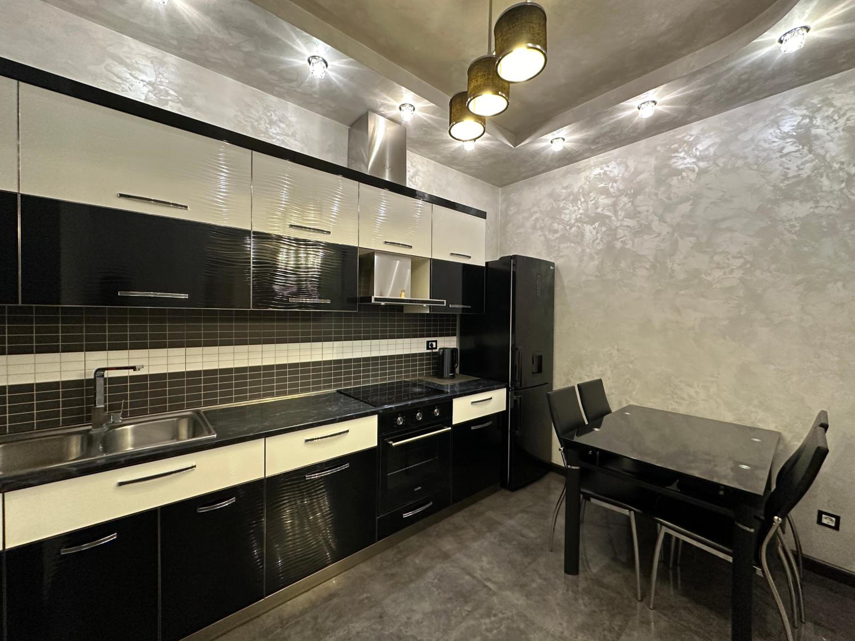 Northern Avenue 2 bedroom Luxury apartment HH777