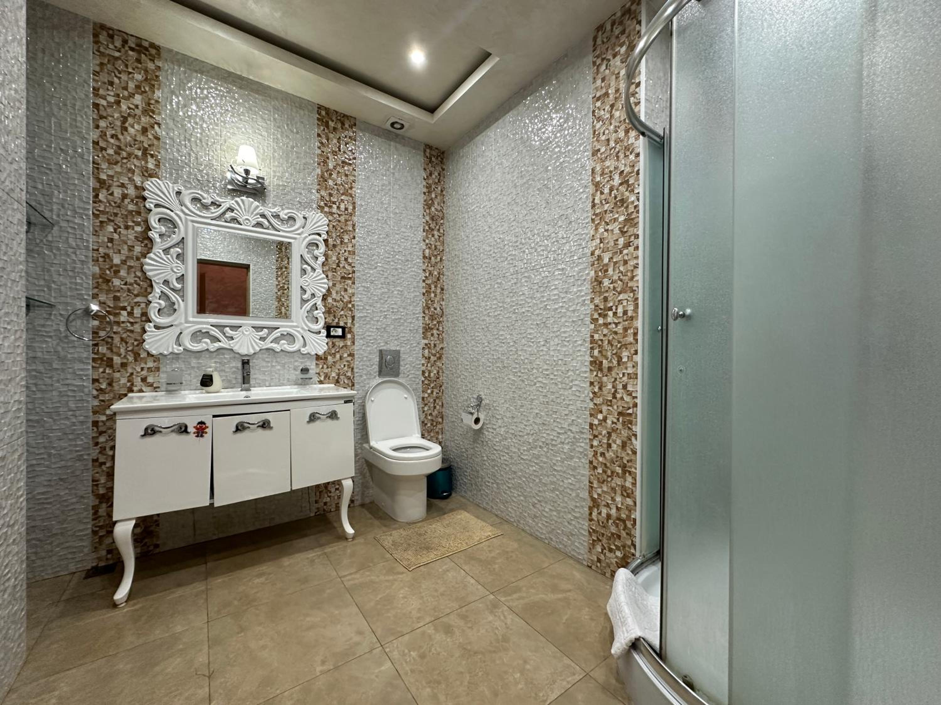Northern Avenue 2 bedroom Luxury apartment HH777