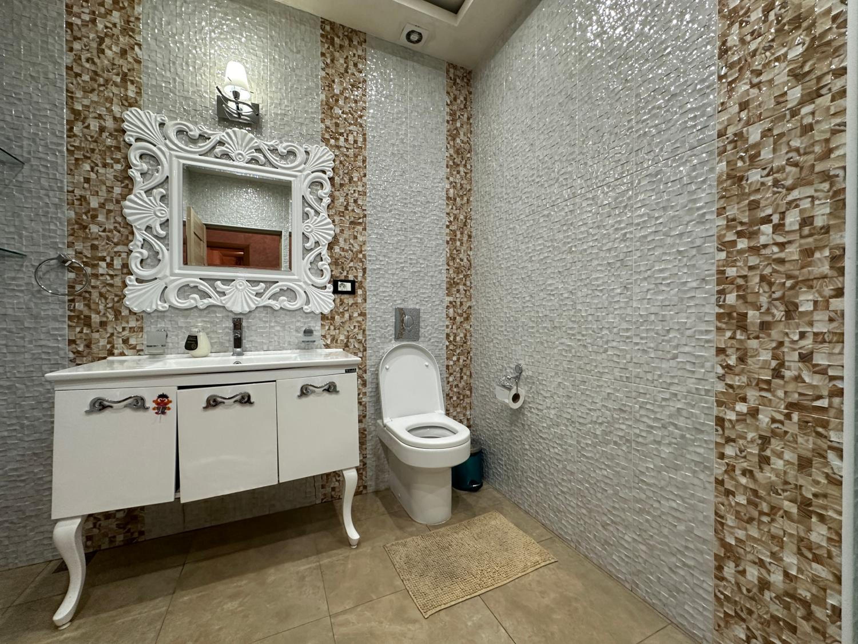 Northern Avenue 2 bedroom Luxury apartment HH777