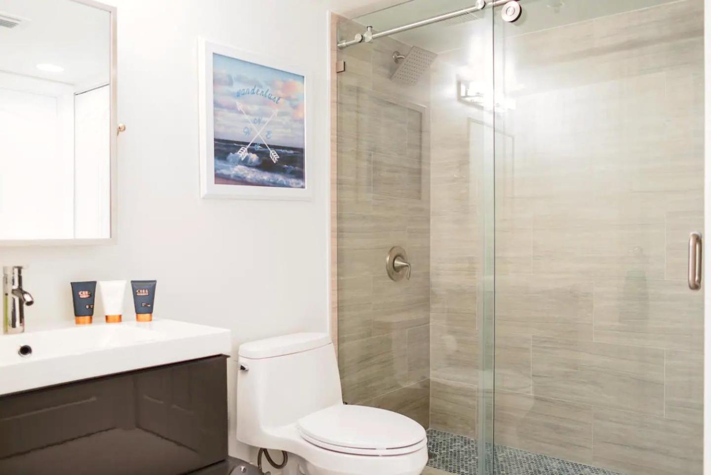 Exclusive 1BR Apartment on 35th floor