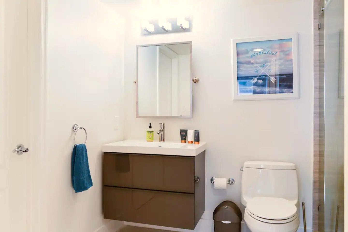 Exclusive 1BR Apartment on 35th floor