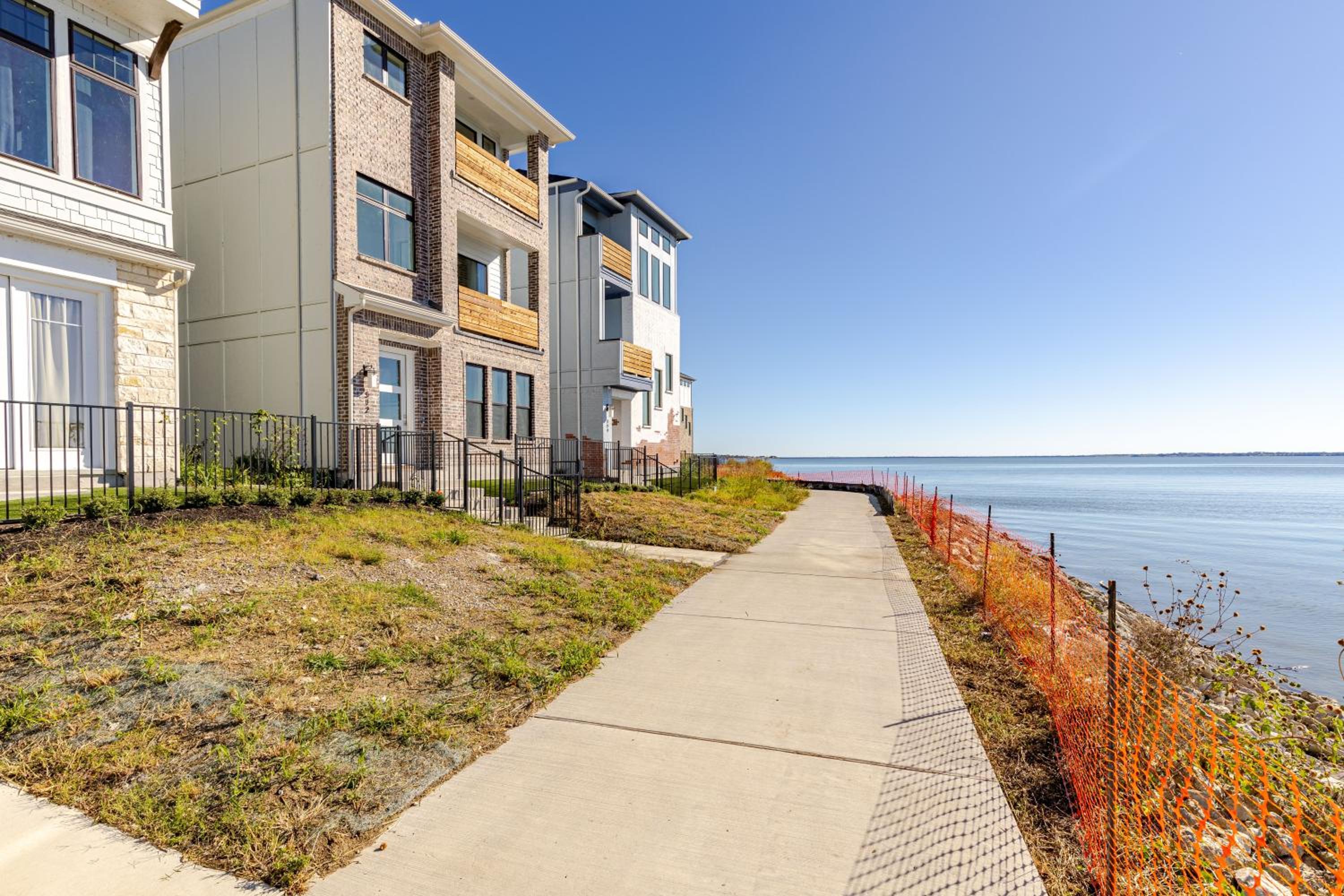 Luxury Lake House Retreat in Rowlett view 4