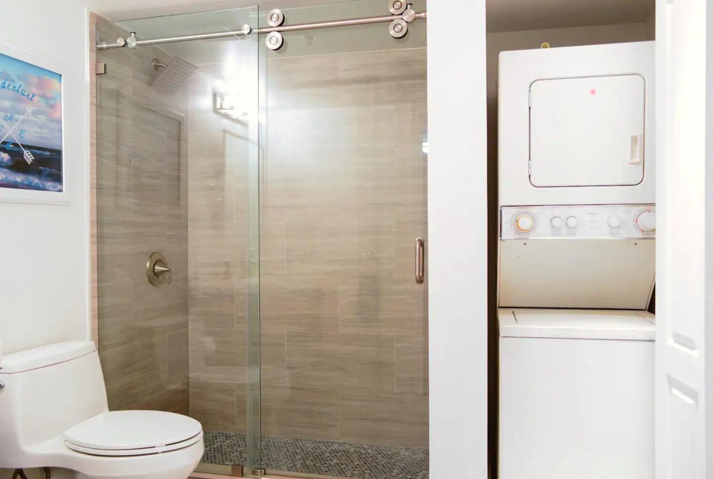 Exclusive 1BR Apartment on 35th floor