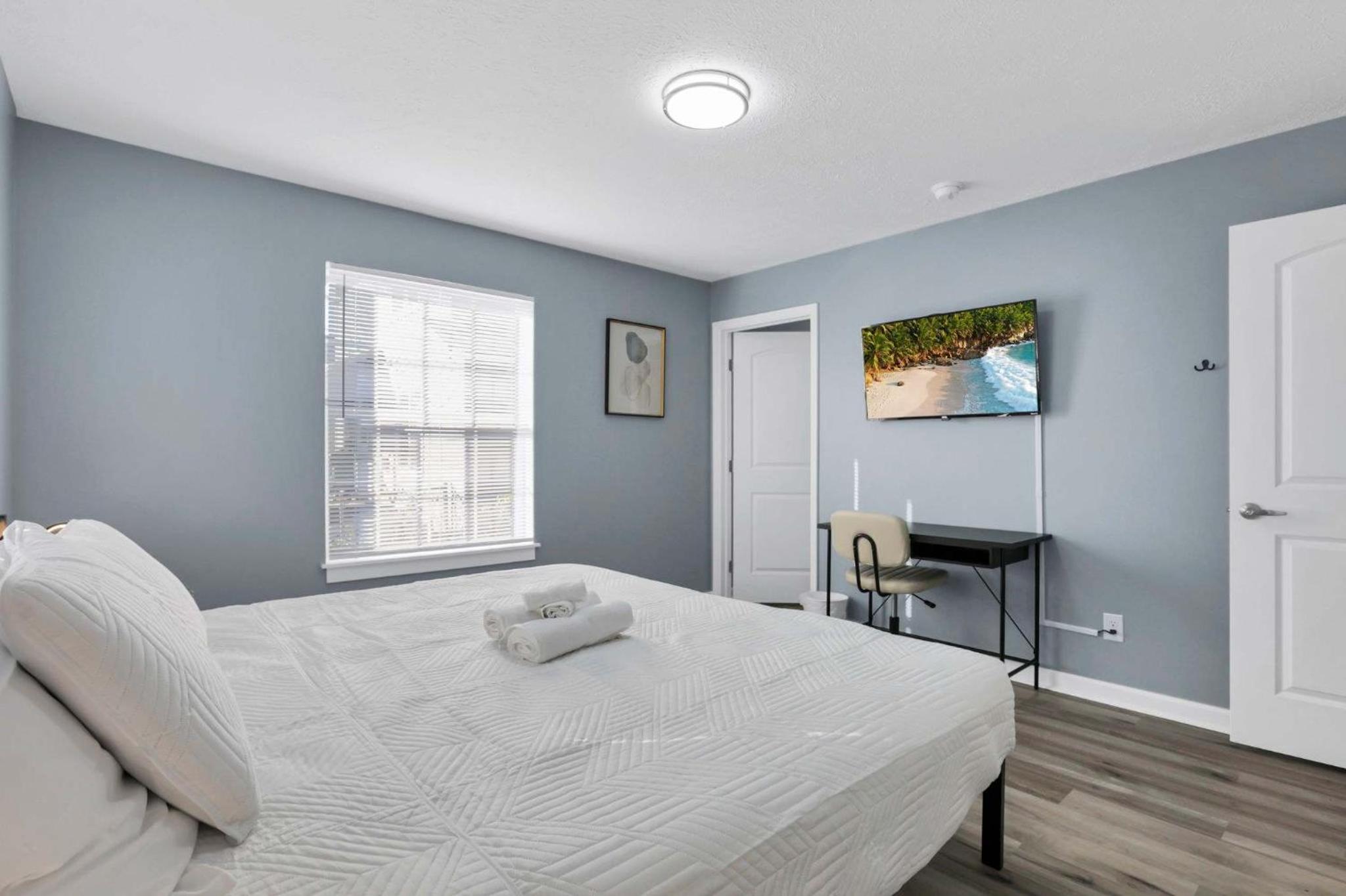 Charming 3-Bedroom Oasis Near Airport view 4